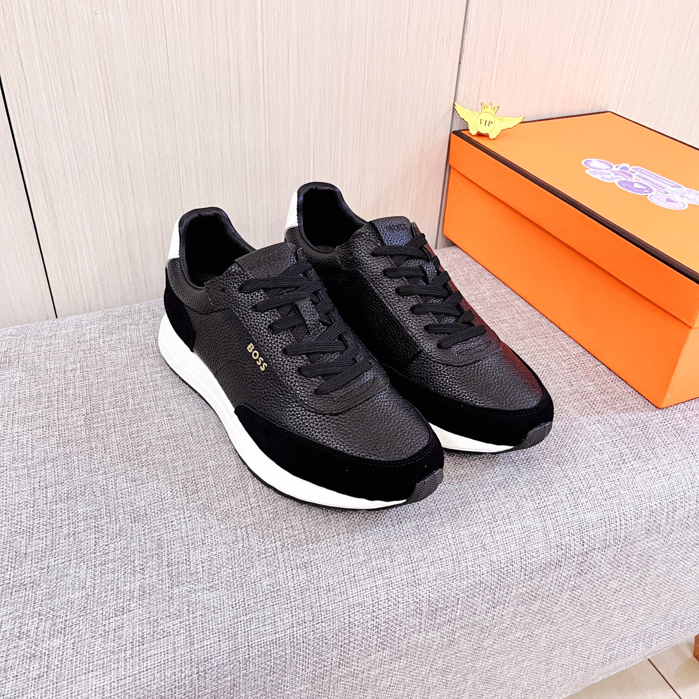 NO:620217,[BOSS] The latest masterpiece of the high-end men's shoe brand official website 11, the upper is made of first-layer cowhide imported from Italy with a comfortable and breathable lining and original non-slip and wear-resistant outsole, making walking more convenient and comfortable!  Exclusive new model, stunning work, Midea 11 replica [color] compared with official quality!  Create a fashionable personality to set off your uniqueness!  A must-have for trendy men! Classic sizes: 38-44, multiple colors available.,,cowhide19860909【BOSS】男鞋高端品牌 官网11最新力作鞋面采用意大利进口头层牛皮搭配舒适透气内里原版防滑耐磨大底制作,让行走更加便捷舒适！独家新款,惊世之作,与官方的质量相比美的11复刻[色]！打造时尚个性衬托你的与众不同！潮男必备!经典尺码:38-44 颜色多色可选.,,cowhide,Men's shoes