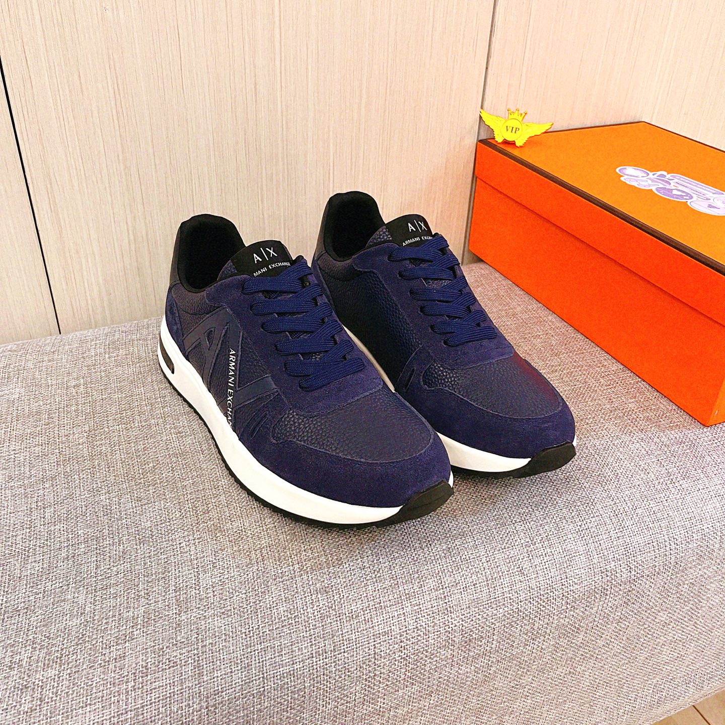 NO:620218,[BOSS] The latest masterpiece of the high-end men's shoe brand official website 11, the upper is made of first-layer cowhide imported from Italy with a comfortable and breathable lining and original non-slip and wear-resistant outsole, making walking more convenient and comfortable!  Exclusive new model, stunning work, Midea 11 replica [color] compared with official quality!  Create a fashionable personality to set off your uniqueness!  A must-have for trendy men! Classic size: 38-44 Color 2 colors available.,,cowhide19860909【BOSS】男鞋高端品牌 官网11最新力作鞋面采用意大利进口头层牛皮搭配舒适透气内里原版防滑耐磨大底制作,让行走更加便捷舒适！独家新款,惊世之作,与官方的质量相比美的11复刻[色]！打造时尚个性衬托你的与众不同！潮男必备!经典尺码:38-44 颜色 2色可选.,,cowhide,Men's shoes