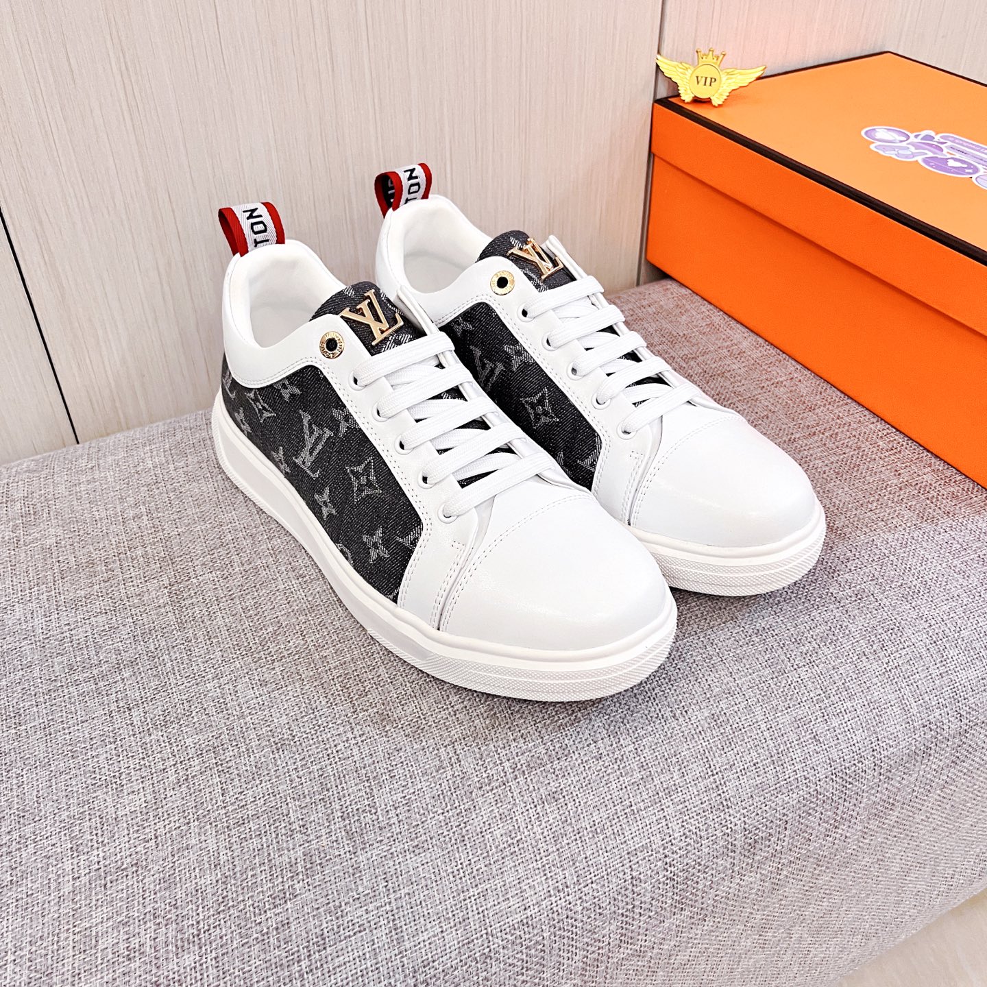 NO:620481,[LV] Louis Vuitton, a high-end men's shoe brand, official website 11's latest masterpiece, the upper is made of first-layer cowhide imported from Italy with a comfortable and breathable lining and original non-slip and wear-resistant outsole, making walking more convenient and comfortable!  Exclusive new model, stunning work, Midea 11 replica [color] compared with official quality!  Create a fashionable personality to set off your uniqueness!  A must-have for trendy men! Classic sizes: 38-44 Colors Multiple colors available, louis vuitton, louis vuitton, cowhide19860909【 LV】路易威登 男鞋高端品牌 官网11最新力作鞋面采用意大利进口头层牛皮搭配舒适透气内里原版防滑耐磨大底制作,让行走更加便捷舒适！独家新款,惊世之作,与官方的质量相比美的11复刻[色]！打造时尚个性衬托你的与众不同！潮男必备!经典尺码:38-44 颜色 多色可选,,louis vuitton,louis vuitton,cowhide,Men's shoes