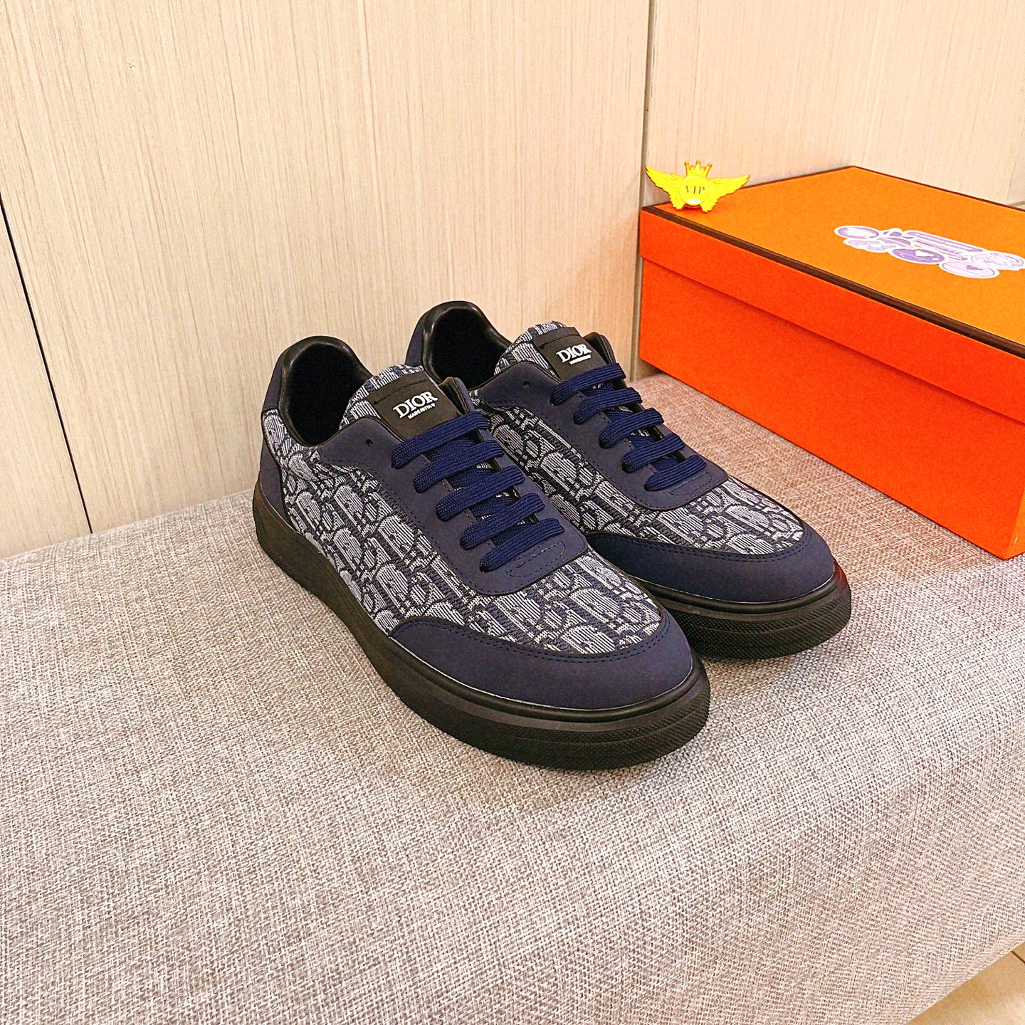 NO:621157,[Dior] The latest masterpiece of the high-end men's shoe brand official website 11 is made of Italian imported first-layer cowhide with a comfortable and breathable lining and original non-slip and wear-resistant outsole, making walking more convenient and comfortable!  Exclusive new model, stunning work, Midea 11 replica [color] compared with official quality!  Create a fashionable personality to set off your uniqueness!  A must-have for trendy men! Classic sizes: 38-44, multiple colors available.,,dior,cowhide19860909【 迪奥】 男鞋高端品牌 官网11最新力作鞋面采用意大利进口头层牛皮搭配舒适透气内里原版防滑耐磨大底制作,让行走更加便捷舒适！独家新款,惊世之作,与官方的质量相比美的11复刻[色]！打造时尚个性衬托你的与众不同！潮男必备!经典尺码:38-44 颜色多色可选.,,dior,cowhide,Men's shoes