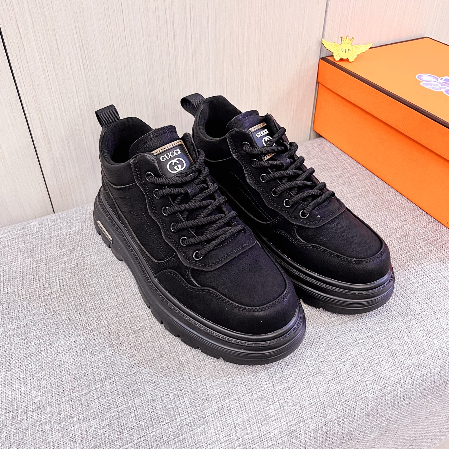 NO:621427,[Gucci] The latest masterpiece of the high-end men's shoe brand official website 11 is made of Italian imported first-layer cowhide with a comfortable and breathable lining and original non-slip and wear-resistant outsole, making walking more convenient and comfortable!  Exclusive new model, stunning work, Midea 11 replica [color] compared with official quality!  Create a fashionable personality to set off your uniqueness!  A must-have for trendy men! Classic size: 38-44 Color 2 colors available,,cowhide19860909【 古奇】男鞋高端品牌 官网11最新力作鞋面采用意大利进口头层牛皮搭配舒适透气内里原版防滑耐磨大底制作,让行走更加便捷舒适！独家新款,惊世之作,与官方的质量相比美的11复刻[色]！打造时尚个性衬托你的与众不同！潮男必备!经典尺码:38-44 颜色 2色可选,,cowhide,Men's shoes