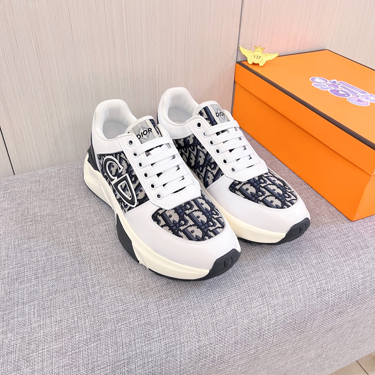 NO:639498,[Dior] The latest masterpiece of the high-end men's shoe brand official website 11, the upper is made of first-layer cowhide imported from Italy with a comfortable and breathable lining and original non-slip and wear-resistant outsole, making walking more convenient and comfortable!  Exclusive new model, stunning work, Midea 11 replica [color] compared with official quality!  Create a fashionable personality to set off your uniqueness!  A must-have for trendy men! Classic sizes: 38-44 Colors Multiple colors available, dior, cowhide19860909【 迪奥】男鞋高端品牌 官网11最新力作鞋面采用意大利进口头层牛皮搭配舒适透气内里原版防滑耐磨大底制作,让行走更加便捷舒适！独家新款,惊世之作,与官方的质量相比美的11复刻[色]！打造时尚个性衬托你的与众不同！潮男必备!经典尺码:38-44 颜色 多色可选,,dior,cowhide,Men's shoes