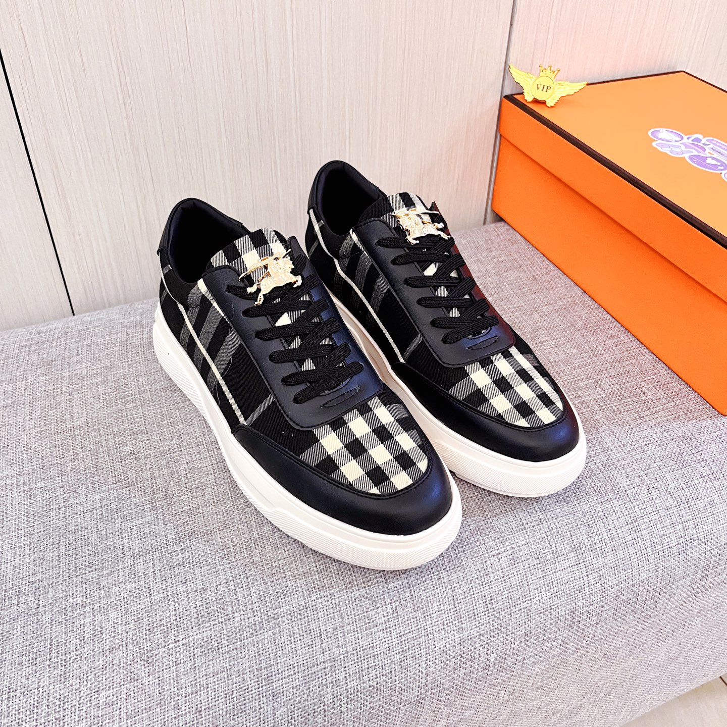 NO:639659,[Burberry] The latest masterpiece of the high-end men's shoe brand official website 11 is made of Italian imported first-layer cowhide with a comfortable and breathable lining and original non-slip and wear-resistant outsole, making walking more convenient and comfortable!  Exclusive new model, stunning work, Midea 11 replica [color] compared with official quality!  Create a fashionable personality to set off your uniqueness!  A must-have for trendy men! Classic sizes: 38-44 Colors Multiple colors available.,,burberry,cowhide19860909【 巴宝莉】 男鞋高端品牌 官网11最新力作鞋面采用意大利进口头层牛皮搭配舒适透气内里原版防滑耐磨大底制作,让行走更加便捷舒适！独家新款,惊世之作,与官方的质量相比美的11复刻[色]！打造时尚个性衬托你的与众不同！潮男必备!经典尺码:38-44 颜色 多色可选.,,burberry,cowhide,Men's shoes