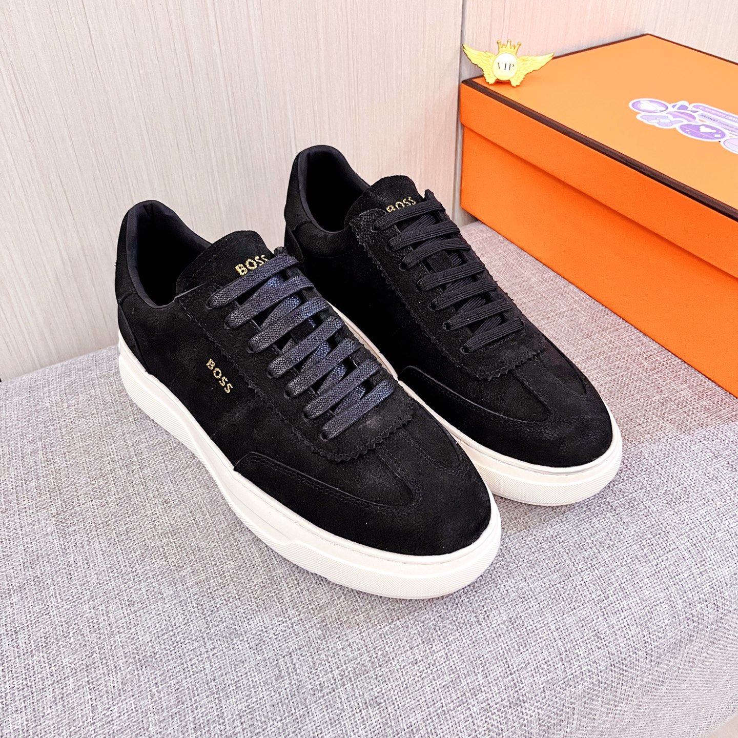 NO:639725,[BOSS] The latest masterpiece of the high-end men's shoe brand official website 11, the upper is made of first-layer cowhide imported from Italy with a comfortable and breathable lining and original non-slip and wear-resistant outsole, making walking more convenient and comfortable!  Exclusive new model, stunning work, Midea 11 replica [color] compared with official quality!  Create a fashionable personality to set off your uniqueness!  A must-have for trendy men! Classic sizes: 38-44 Colors Multiple colors available.,,cowhide19860909【BOSS】男鞋高端品牌 官网11最新力作鞋面采用意大利进口头层牛皮搭配舒适透气内里原版防滑耐磨大底制作,让行走更加便捷舒适！独家新款,惊世之作,与官方的质量相比美的11复刻[色]！打造时尚个性衬托你的与众不同！潮男必备!经典尺码:38-44 颜色 多色可选.,,cowhide,Men's shoes