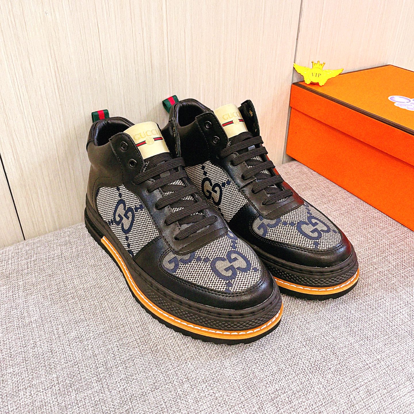 NO:640025,[Gucci] The latest masterpiece of the high-end men's shoe brand official website 11, the upper is made of Italian imported first-layer cowhide with a comfortable and breathable lining and original non-slip and wear-resistant outsole, making walking more convenient and comfortable!  Exclusive new model, stunning work, Midea 11 replica [color] compared with official quality!  Create a fashionable personality to set off your uniqueness!  A must-have for trendy men! Classic sizes: 38-44, 2 colors available.,,cowhide19860909【 古奇】 男鞋高端品牌 官网11最新力作鞋面采用意大利进口头层牛皮搭配舒适透气内里原版防滑耐磨大底制作,让行走更加便捷舒适！独家新款,惊世之作,与官方的质量相比美的11复刻[色]！打造时尚个性衬托你的与众不同！潮男必备!经典尺码:38-44 颜色2色可选.,,cowhide,Men's shoes