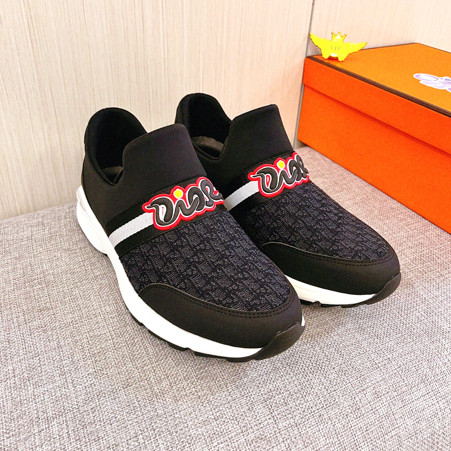 NO:704663,[Dior] The latest masterpiece of the high-end men's shoe brand official website 11, the upper is made of the original Italian official website special technical cloth fabric with the original comfortable and breathable lining and the original designated non-slip outsole, making walking more convenient and comfortable!  Exclusive new model, stunning work, Midea 11 replica [color] compared with official quality!  Create a fashionable personality that sets off your uniqueness!  A must-have for trendy men! , Size: 38-44. Color. 2 colors available, dior19860909【迪奥】男鞋高端品牌 官网11最新力作鞋面采用意大利官网原版专用科技布面料搭配原版舒适透气内里原版指定防滑大底制作让行走更加便捷舒适！独家新款,惊世之作,与官方的质量相比美的11复刻[色]！打造时尚个性衬托你的与众不同！潮男必备! ,尺码:38－44.颜色.2 色可选,,dior,Men's shoes