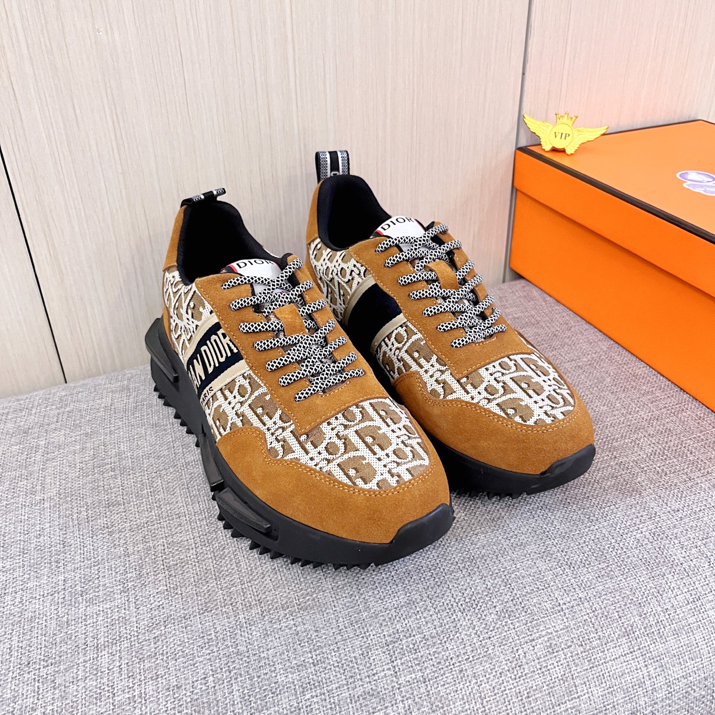 NO:664528,[Dior] The latest masterpiece of the high-end men's shoe brand official website 11 is made of Italian imported frosted cowhide with a comfortable and breathable lining and original non-slip and wear-resistant outsole, making walking more convenient and comfortable!  Exclusive new model, stunning work, Midea 11 replica [color] compared with official quality!  Create a fashionable personality to set off your uniqueness!  A must-have for trendy men! Classic sizes: 38-44, 2 colors available.,,dior,cowhide19860909【 迪奥】 男鞋高端品牌 官网11最新力作鞋面采用意大利进口磨砂 牛皮搭配舒适透气内里原版防滑耐磨大底制作,让行走更加便捷舒适！独家新款,惊世之作,与官方的质量相比美的11复刻[色]！打造时尚个性衬托你的与众不同！潮男必备!经典尺码:38-44 颜色2色可选.,,dior,cowhide,Men's shoes