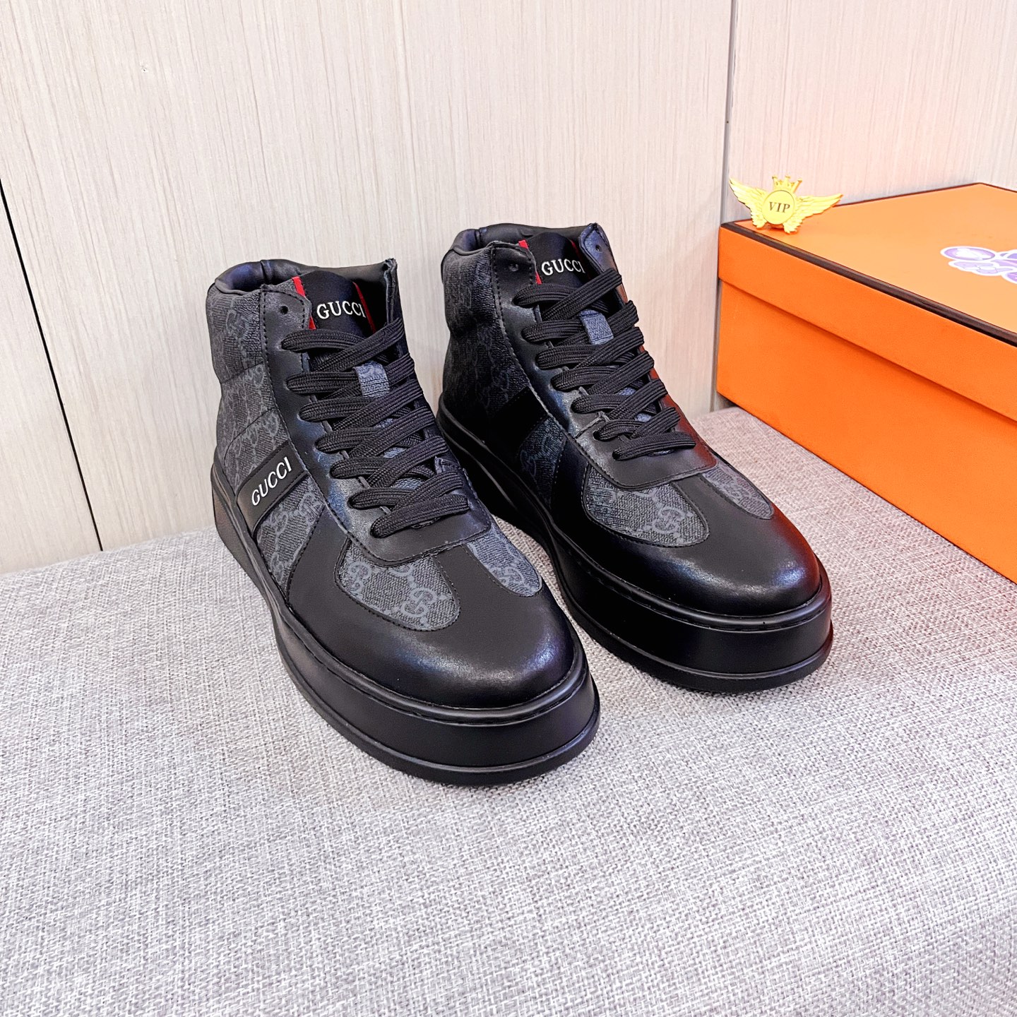 NO:664522,[Gucci] The latest masterpiece of the high-end men's shoe brand official website 11, the upper is made of Italian imported first-layer cowhide with a comfortable and breathable lining and original non-slip and wear-resistant outsole, making walking more convenient and comfortable!  Exclusive new model, stunning work, Midea 11 replica [color] compared with official quality!  Create a fashionable personality to set off your uniqueness!  A must-have for trendy men! Classic sizes: 38-44, many colors available,,cowhide19860909【 古奇】 男鞋高端品牌 官网11最新力作鞋面采用意大利进口头层牛皮搭配舒适透气内里原版防滑耐磨大底制作,让行走更加便捷舒适！独家新款,惊世之作,与官方的质量相比美的11复刻[色]！打造时尚个性衬托你的与众不同！潮男必备!经典尺码:38-44 颜色多色可选,,cowhide,Men's shoes