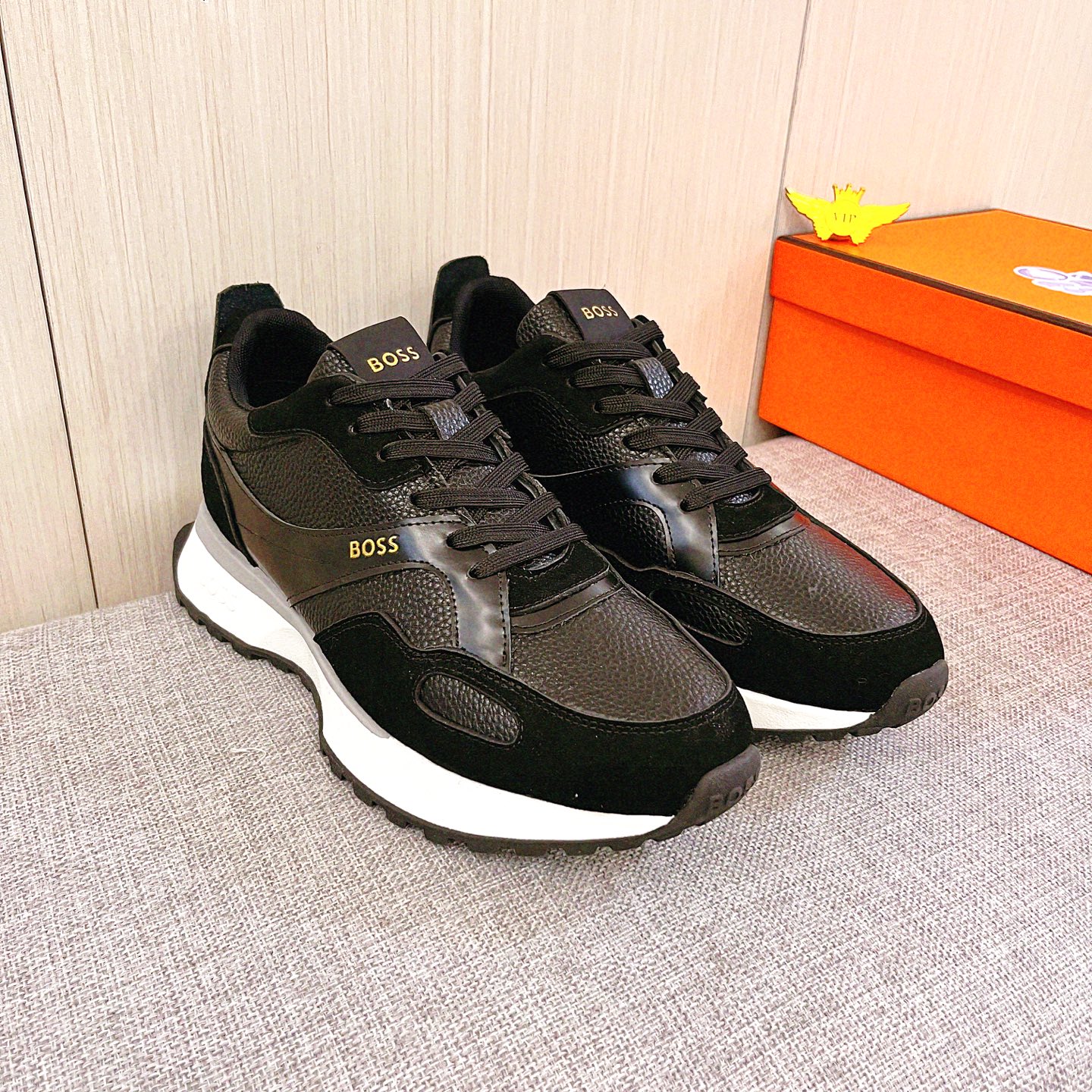 NO:680656,[BOSS] The latest masterpiece of the high-end men's shoe brand official website 11, the upper is made of first-layer cowhide imported from Italy with a comfortable and breathable lining and original non-slip and wear-resistant outsole, making walking more convenient and comfortable!  Exclusive new model, stunning work, Midea 11 replica [color] compared with official quality!  Create a fashionable personality to set off your uniqueness!  A must-have for trendy men! Classic sizes: 38-44 Colors Multiple colors available.,,cowhide19860909【 BOSS】男鞋高端品牌 官网11最新力作鞋面采用意大利进口头层牛皮搭配舒适透气内里原版防滑耐磨大底制作,让行走更加便捷舒适！独家新款,惊世之作,与官方的质量相比美的11复刻[色]！打造时尚个性衬托你的与众不同！潮男必备!经典尺码:38-44 颜色 多色可选.,,cowhide,Men's shoes