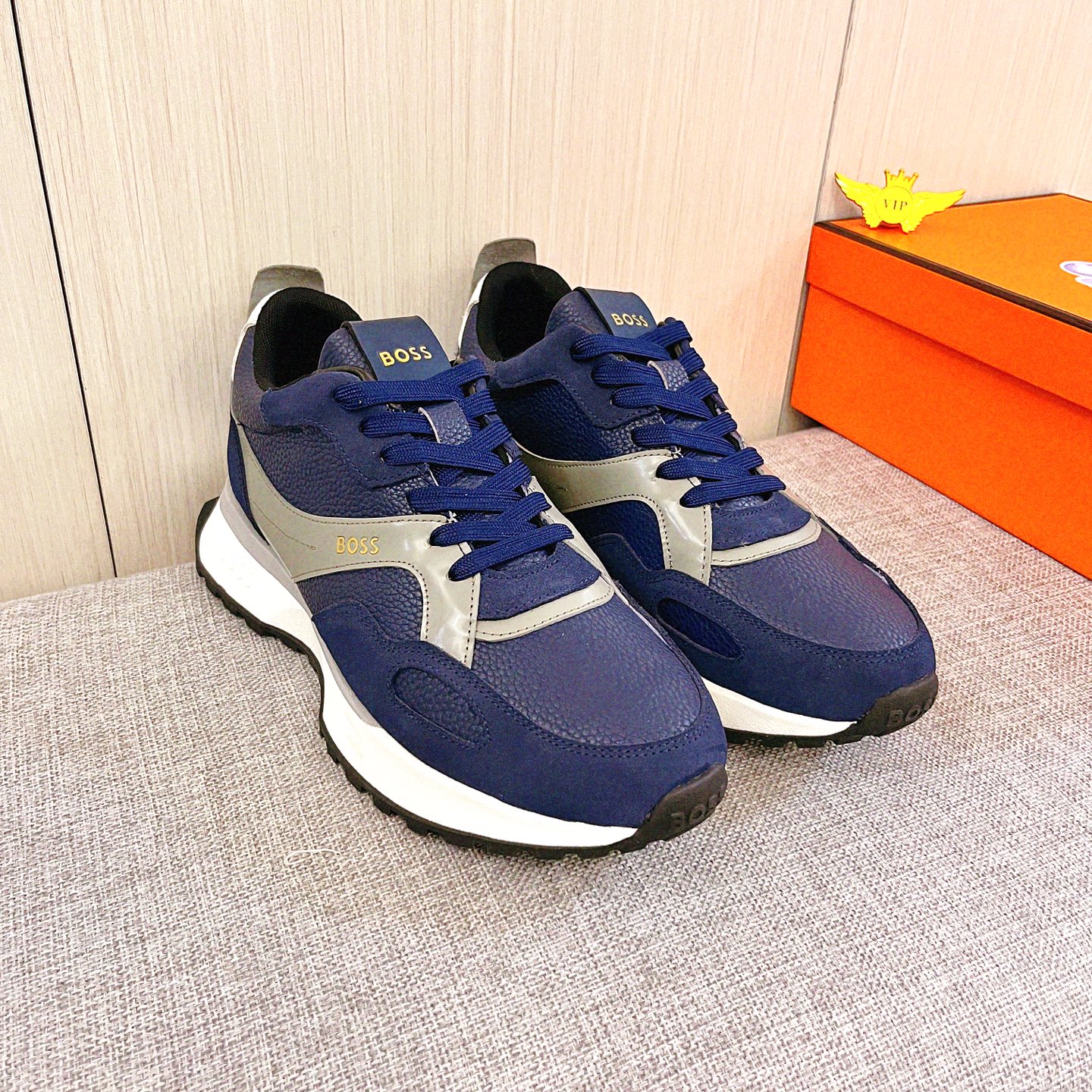 NO:680780,[BOSS] The latest masterpiece of the high-end men's shoe brand official website 11, the upper is made of first-layer cowhide imported from Italy with a comfortable and breathable lining and original non-slip and wear-resistant outsole, making walking more convenient and comfortable!  Exclusive new model, stunning work, Midea 11 replica [color] compared with official quality!  Create a fashionable personality to set off your uniqueness!  A must-have for trendy men! Classic sizes: 38-44 Colors Multiple colors available.,,cowhide19860909【 BOSS】男鞋高端品牌 官网11最新力作鞋面采用意大利进口头层牛皮搭配舒适透气内里原版防滑耐磨大底制作,让行走更加便捷舒适！独家新款,惊世之作,与官方的质量相比美的11复刻[色]！打造时尚个性衬托你的与众不同！潮男必备!经典尺码:38-44 颜色 多色可选.,,cowhide,Men's shoes