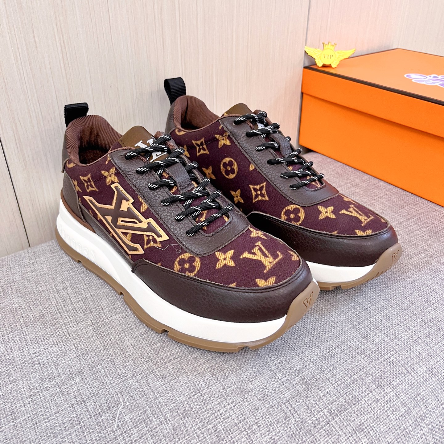 NO:680787,[LV] Louis Vuitton, a high-end men's shoe brand, official website 11's latest masterpiece, the upper is made of first-layer cowhide imported from Italy with a comfortable and breathable lining and original non-slip and wear-resistant outsole, making walking more convenient and comfortable!  Exclusive new model, stunning work, Midea 11 replica [color] compared with official quality!  Create a fashionable personality to set off your uniqueness!  A must-have for trendy men! Classic sizes: 38-44 Colors Multiple colors available.,,louis vuitton,louis vuitton,cowhide19860909【 LV】路易威登 男鞋高端品牌 官网11最新力作鞋面采用意大利进口头层牛皮搭配舒适透气内里原版防滑耐磨大底制作,让行走更加便捷舒适！独家新款,惊世之作,与官方的质量相比美的11复刻[色]！打造时尚个性衬托你的与众不同！潮男必备!经典尺码:38-44 颜色 多色可选.,,louis vuitton,louis vuitton,cowhide,Men's shoes