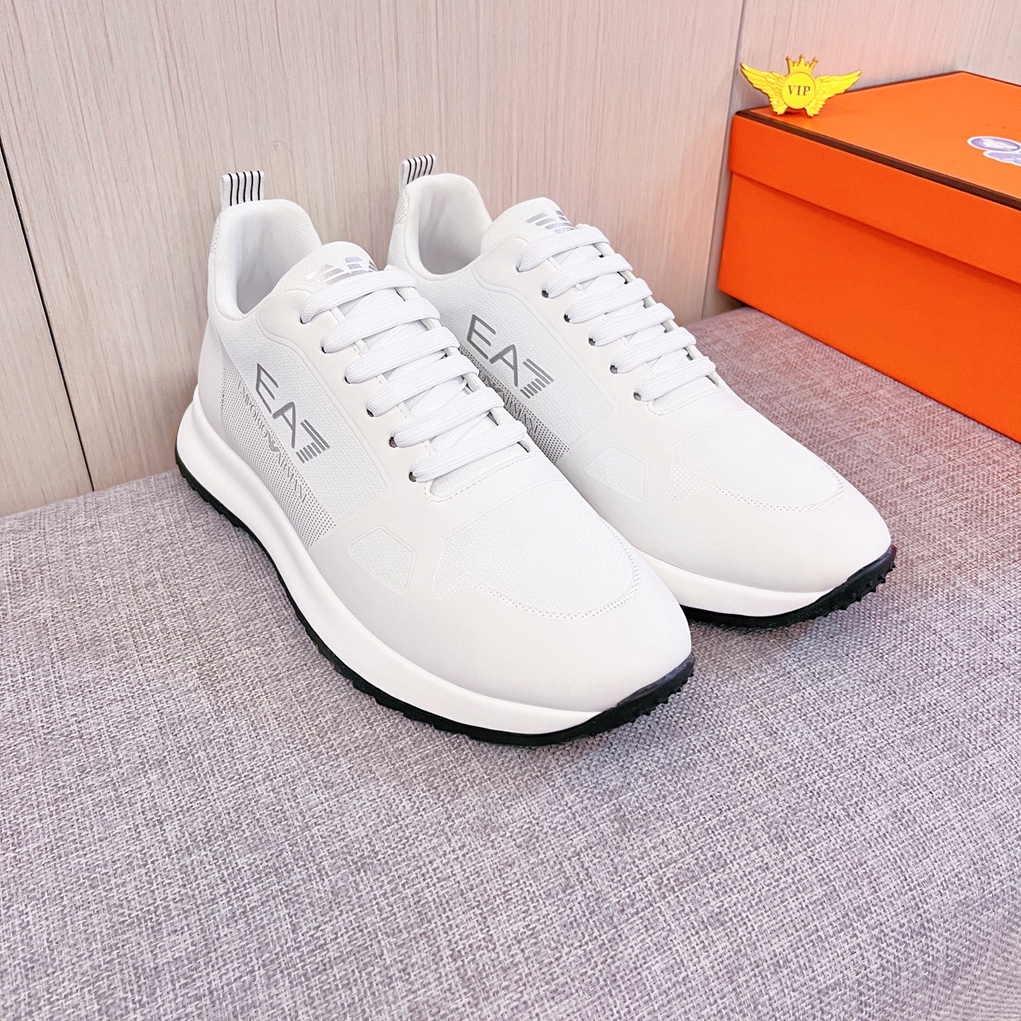 NO:680822,[Armani] The latest masterpiece of the high-end men's shoe brand official website 11, the upper is made of first-layer cowhide imported from Italy with a comfortable and breathable lining and original non-slip and wear-resistant outsole, making walking more convenient and comfortable!  Exclusive new model, stunning work, Midea 11 replica [color] compared with official quality!  Create a fashionable personality to set off your uniqueness!  A must-have for trendy men! Classic sizes: 38-44 Colors Multiple colors available.,,armani,cowhide19860909【阿玛尼】 男鞋高端品牌 官网11最新力作鞋面采用意大利进口头层牛皮搭配舒适透气内里原版防滑耐磨大底制作,让行走更加便捷舒适！独家新款,惊世之作,与官方的质量相比美的11复刻[色]！打造时尚个性衬托你的与众不同！潮男必备!经典尺码:38-44 颜色 多色可选.,,armani,cowhide,Men's shoes