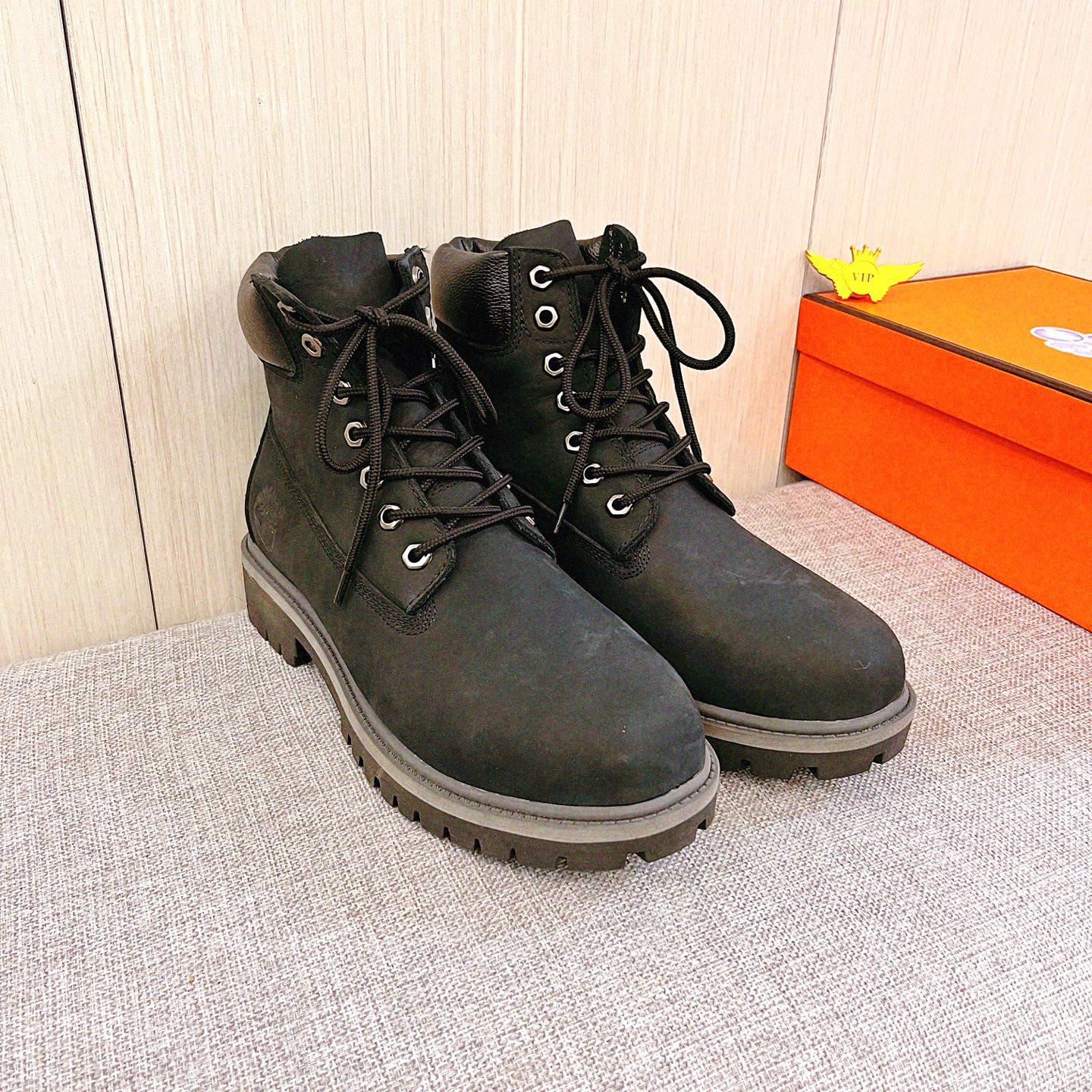 NO:680827,[Timberland] The latest masterpiece of the high-end men's shoe brand official website 11 is made of Italian imported first-layer cowhide with a comfortable and breathable lining and original non-slip and wear-resistant outsole, making walking more convenient and comfortable!  Exclusive new model, stunning work, Midea 11 replica [color] compared with official quality!  Create a fashionable personality to set off your uniqueness!  A must-have for trendy men! Classic sizes: 38-44 Colors Multiple colors available.,,cowhide19860909【天伯伦】 男鞋高端品牌 官网11最新力作鞋面采用意大利进口头层牛皮搭配舒适透气内里原版防滑耐磨大底制作,让行走更加便捷舒适！独家新款,惊世之作,与官方的质量相比美的11复刻[色]！打造时尚个性衬托你的与众不同！潮男必备!经典尺码:38-44 颜色 多色可选.,,cowhide,Men's shoes