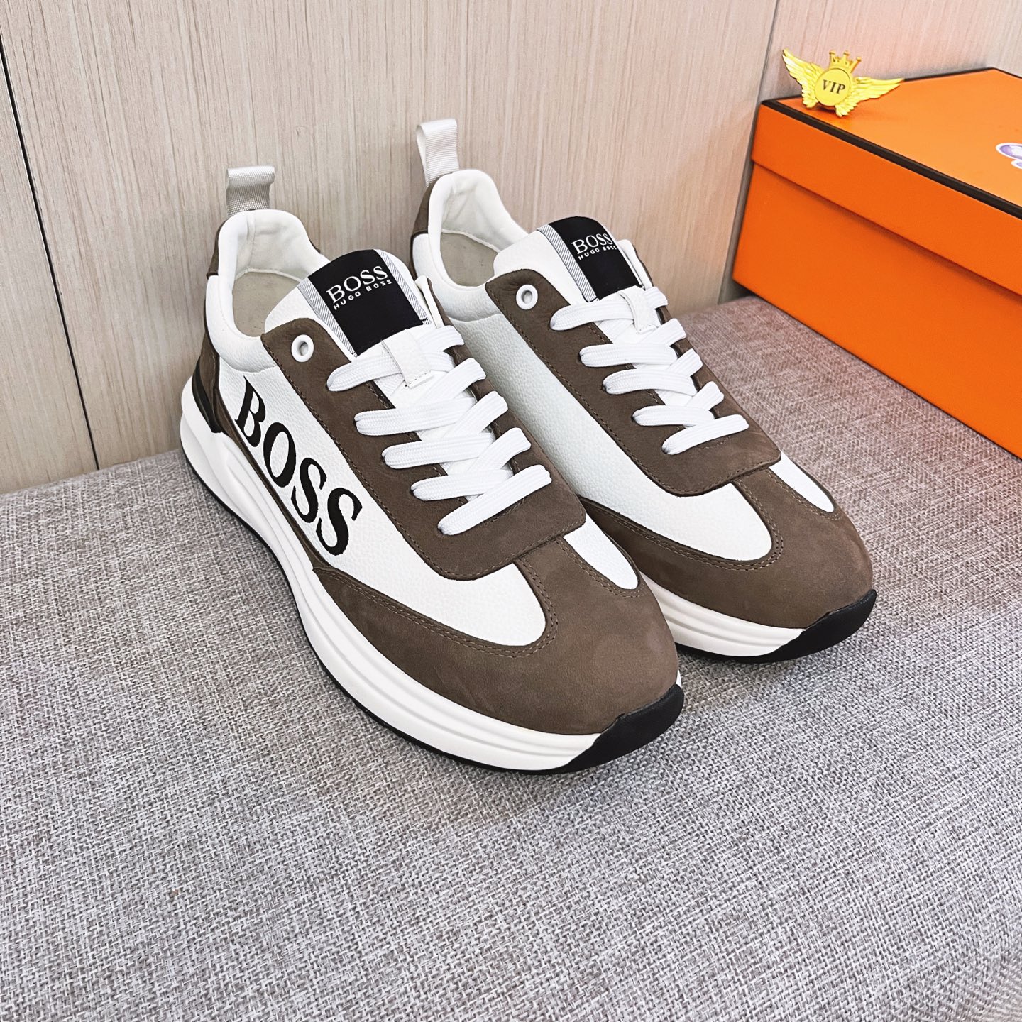 NO:690153,[BOSS] The latest masterpiece of the high-end men's shoe brand official website 11, the upper is made of first-layer cowhide imported from Italy with a comfortable and breathable lining and original non-slip and wear-resistant outsole, making walking more convenient and comfortable!  Exclusive new model, stunning work, Midea 11 replica [color] compared with official quality!  Create a fashionable personality to set off your uniqueness!  A must-have for trendy men! Classic sizes: 38-44, multiple colors available.,,cowhide19860909【 BOSS】 男鞋高端品牌 官网11最新力作鞋面采用意大利进口头层牛皮搭配舒适透气内里原版防滑耐磨大底制作,让行走更加便捷舒适！独家新款,惊世之作,与官方的质量相比美的11复刻[色]！打造时尚个性衬托你的与众不同！潮男必备!经典尺码:38-44 颜色多色可选.,,cowhide,Men's shoes