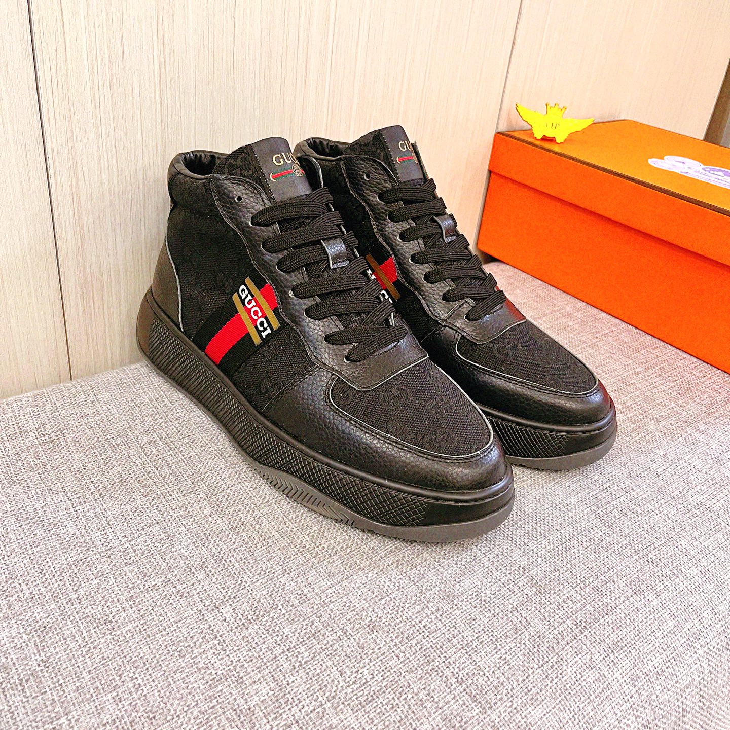 NO:690374,[Gucci] The latest masterpiece of the high-end men's shoe brand official website 11 is made of Italian imported first-layer cowhide with a comfortable and breathable lining and original non-slip and wear-resistant outsole, making walking more convenient and comfortable!  Exclusive new model, stunning work, Midea 11 replica [color] compared with official quality!  Create a fashionable personality to set off your uniqueness!  A must-have for trendy men! Classic sizes: 38-44 Colors Multiple colors available,,cowhide19860909【 古奇】男鞋高端品牌 官网11最新力作鞋面采用意大利进口头层牛皮搭配舒适透气内里原版防滑耐磨大底制作,让行走更加便捷舒适！独家新款,惊世之作,与官方的质量相比美的11复刻[色]！打造时尚个性衬托你的与众不同！潮男必备!经典尺码:38-44 颜色 多色可选,,cowhide,Men's shoes