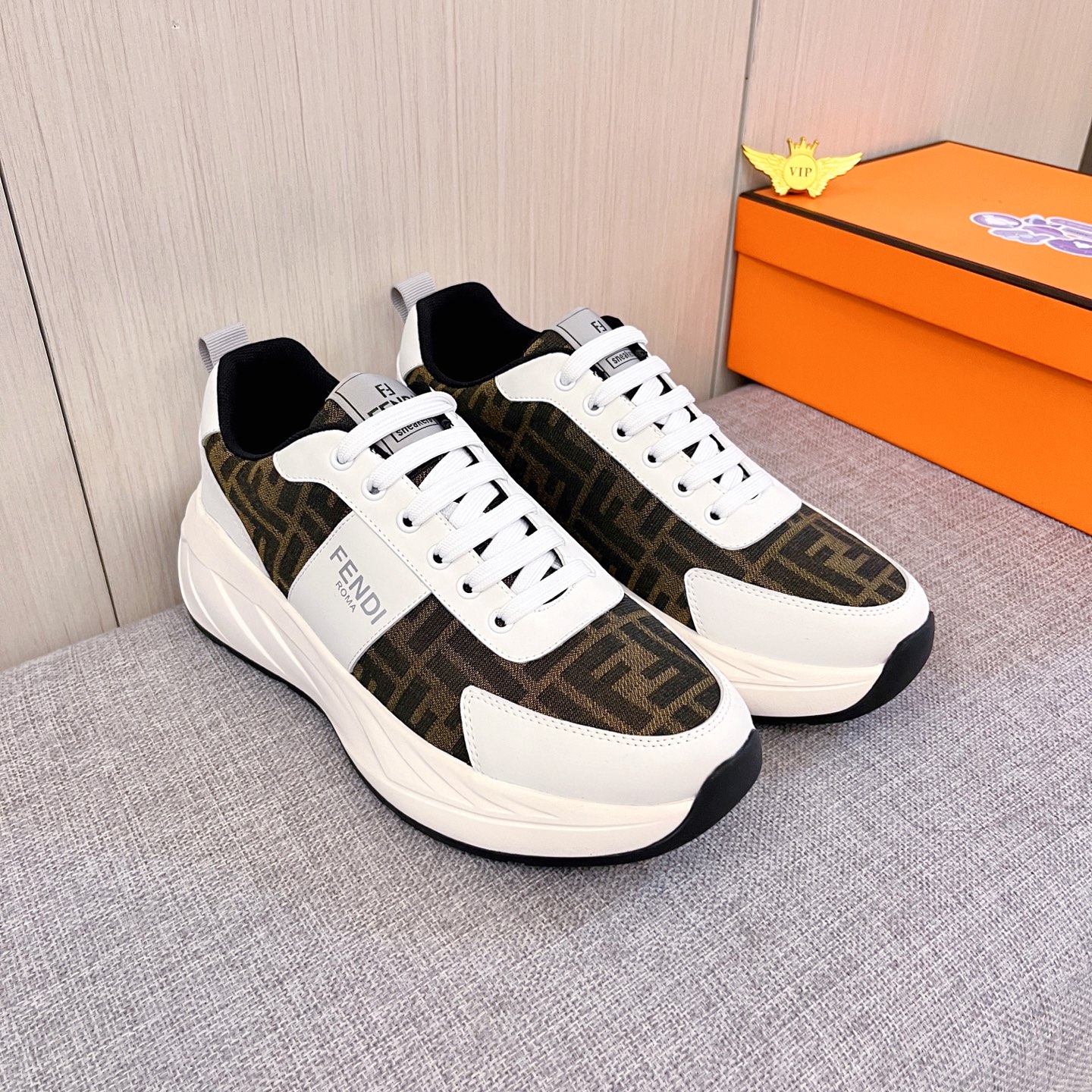 NO:704775,丨 [ Fendi ] The latest masterpiece of the high-end men's shoe brand official website 11, the upper is made of first-layer cowhide imported from Italy with a comfortable and breathable lining and original non-slip and wear-resistant outsole, making walking more convenient and comfortable!  Exclusive new model, stunning work, Midea 11 replica [color] compared with official quality!  Create a fashionable personality that sets off your uniqueness!  A must-have for trendy men! Classic sizes: 38-44, 2 colors available.,,fendi,cowhide19860909丨 【 芬迪】男鞋高端品牌 官网11最新力作鞋面采用意大利进口头层牛皮搭配舒适透气内里原版防滑耐磨大底制作,让行走更加便捷舒适！独家新款,惊世之作,与官方的质量相比美的11复刻[色]！打造时尚个性衬托你的与众不同！潮男必备!经典尺码:38-44 颜色2色可选.,,fendi,cowhide,Men's shoes