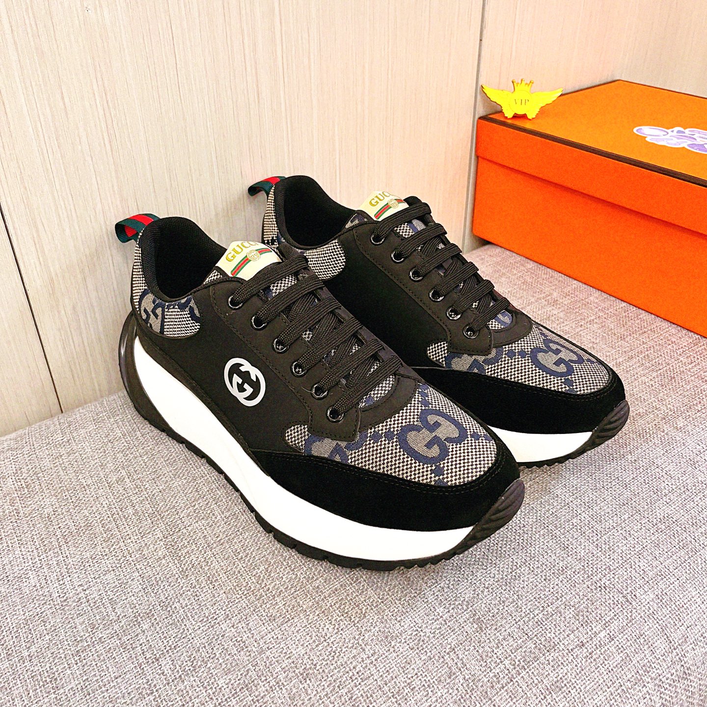 NO:704777,丨 [Gucci] The latest masterpiece of the high-end men's shoe brand official website 11, the upper is made of first-layer cowhide imported from Italy with a comfortable and breathable lining and original non-slip and wear-resistant outsole, making walking more convenient and comfortable!  Exclusive new model, stunning work, Midea 11 replica [color] compared with official quality!  Create a fashionable personality that sets off your uniqueness!  A must-have for trendy men! Classic sizes: 38-44, multiple colors available.,,cowhide19860909丨 【 古奇】男鞋高端品牌 官网11最新力作鞋面采用意大利进口头层牛皮搭配舒适透气内里原版防滑耐磨大底制作,让行走更加便捷舒适！独家新款,惊世之作,与官方的质量相比美的11复刻[色]！打造时尚个性衬托你的与众不同！潮男必备!经典尺码:38-44 颜色多色可选.,,cowhide,Men's shoes