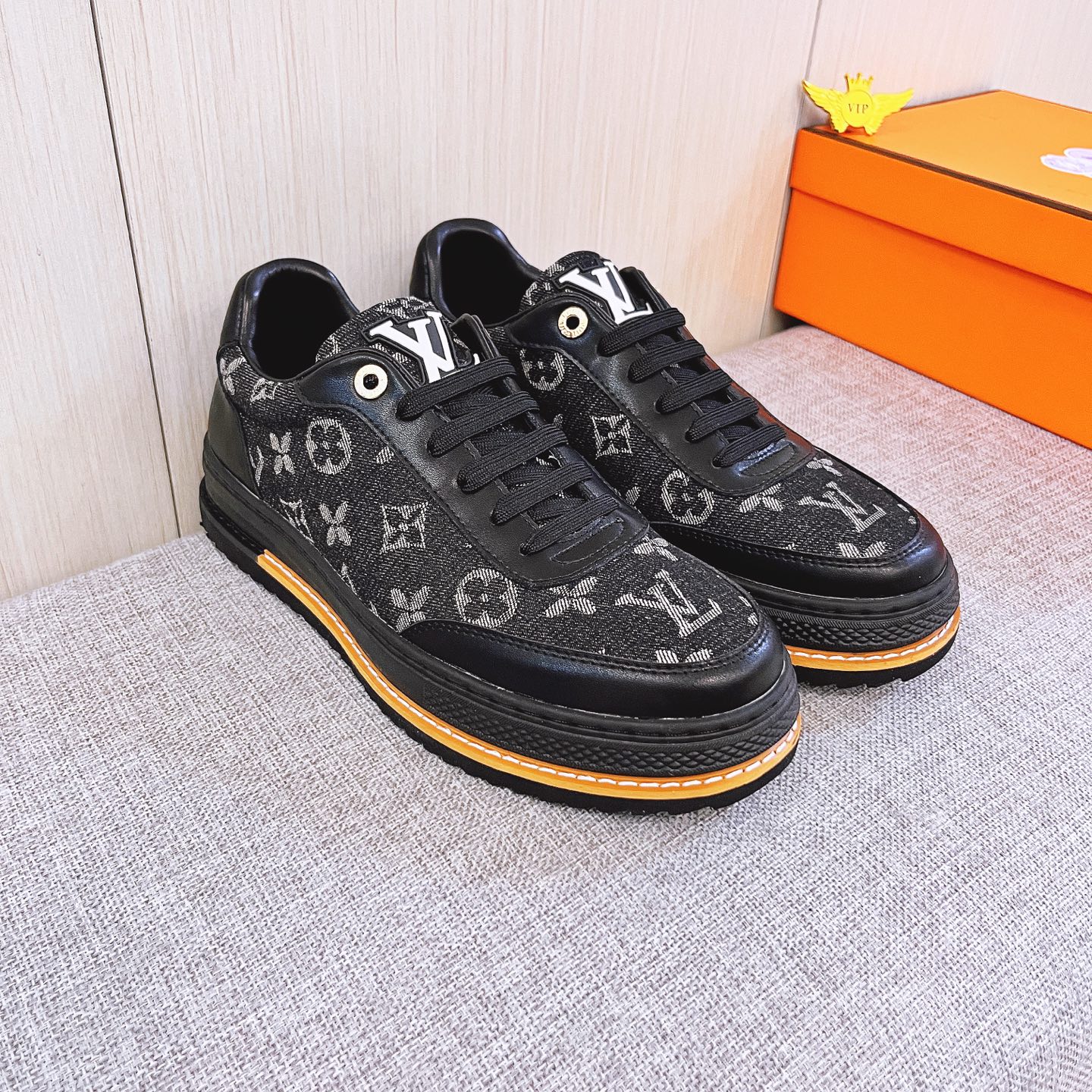 NO:756462,[LV] Louis Vuitton, a high-end men's shoe brand, official website 11's latest masterpiece, the upper is made of first-layer cowhide imported from Italy with a comfortable and breathable lining and original non-slip and wear-resistant outsole, making walking more convenient and comfortable!  Exclusive new model, stunning work, Midea 11 replica [color] compared with official quality!  Create a fashionable personality to set off your uniqueness!  A must-have for trendy men! Classic sizes: 38-44, 2 colors available.,,louis vuitton,louis vuitton,cowhide19860909【LV】 路易威登 男鞋高端品牌 官网11最新力作鞋面采用意大利进口头层牛皮搭配舒适透气内里原版防滑耐磨大底制作,让行走更加便捷舒适！独家新款,惊世之作,与官方的质量相比美的11复刻[色]！打造时尚个性衬托你的与众不同！潮男必备!经典尺码:38-44 颜色2色可选.,,louis vuitton,louis vuitton,cowhide,Men's shoes