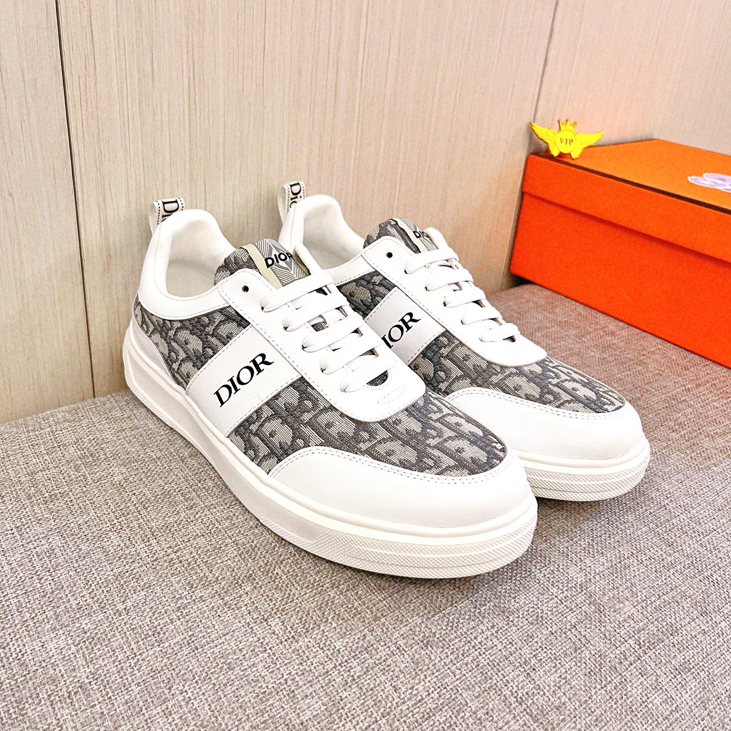 NO:756464,[Dior] The latest masterpiece of the high-end men's shoe brand official website 11 is made of Italian imported first-layer cowhide with a comfortable and breathable lining and original non-slip and wear-resistant outsole, making walking more convenient and comfortable!  Exclusive new model, stunning work, Midea 11 replica [color] compared with official quality!  Create a fashionable personality to set off your uniqueness!  A must-have for trendy men! Classic sizes: 38-44, 2 colors available.,,dior,cowhide19860909【迪奥】 男鞋高端品牌 官网11最新力作鞋面采用意大利进口头层牛皮搭配舒适透气内里原版防滑耐磨大底制作,让行走更加便捷舒适！独家新款,惊世之作,与官方的质量相比美的11复刻[色]！打造时尚个性衬托你的与众不同！潮男必备!经典尺码:38-44 颜色2色可选.,,dior,cowhide,Men's shoes