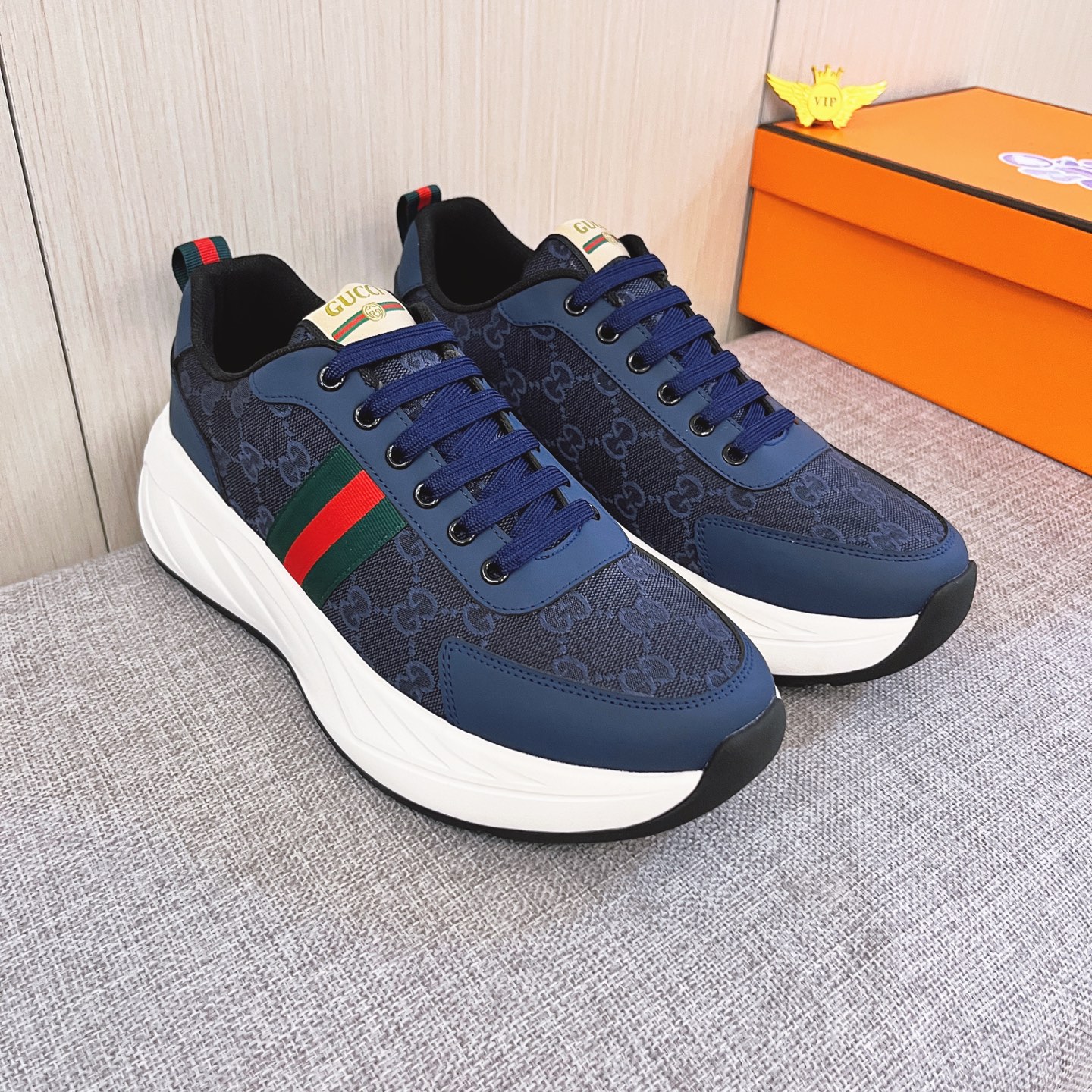 NO:778378,[Gucci] The latest masterpiece of the high-end men's shoe brand official website 11 is made of Italian imported first-layer cowhide with a comfortable and breathable lining and original non-slip and wear-resistant outsole, making walking more convenient and comfortable!  Exclusive new model, stunning work, Midea 11 replica [color] compared with official quality!  Create a fashionable personality that sets off your uniqueness!  A must-have for trendy men! Classic sizes: 38-44, multiple colors available.,,cowhide19860909【古奇】 男鞋高端品牌 官网11最新力作鞋面采用意大利进口头层牛皮搭配舒适透气内里原版防滑耐磨大底制作,让行走更加便捷舒适！独家新款,惊世之作,与官方的质量相比美的11复刻[色]！打造时尚个性衬托你的与众不同！潮男必备!经典尺码:38-44 颜色多色可选.,,cowhide,Men's shoes