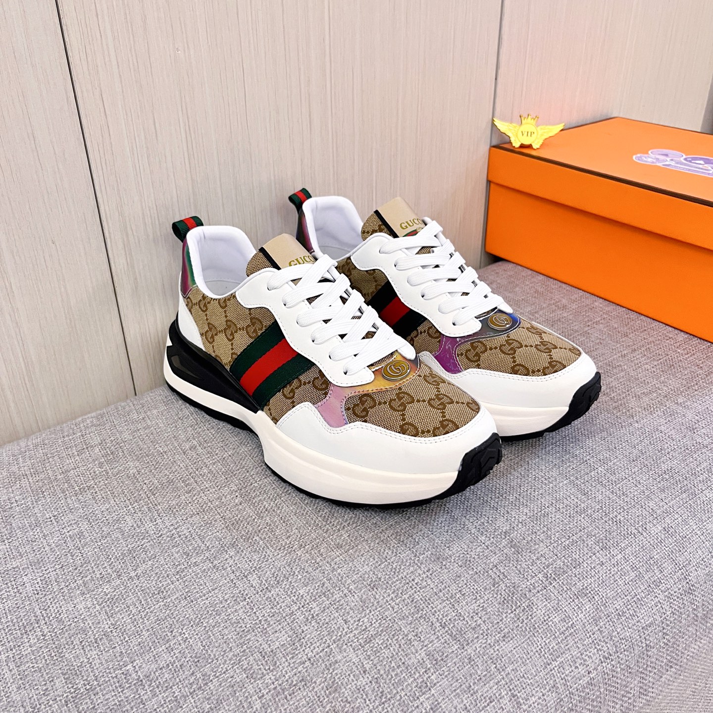 NO:778682,[Gucci] The latest masterpiece of the high-end men's shoe brand official website 11 is made of Italian imported first-layer cowhide with a comfortable and breathable lining and original non-slip and wear-resistant outsole, making walking more convenient and comfortable!  Exclusive new model, stunning work, Midea 11 replica [color] compared with official quality!  Create a fashionable personality to set off your uniqueness!  A must-have for trendy men! Classic sizes: 38-44 Colors Multiple colors available.,,cowhide19860909【古奇】 男鞋高端品牌 官网11最新力作鞋面采用意大利进口头层牛皮搭配舒适透气内里原版防滑耐磨大底制作,让行走更加便捷舒适！独家新款,惊世之作,与官方的质量相比美的11复刻[色]！打造时尚个性衬托你的与众不同！潮男必备!经典尺码:38-44 颜色 多色可选.,,cowhide,Men's shoes