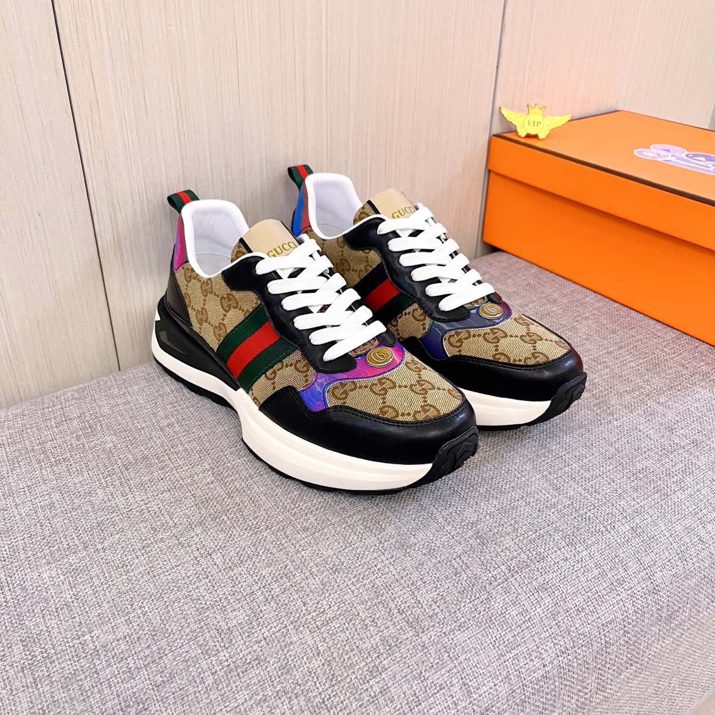 NO:778687,[Gucci] The latest masterpiece of the high-end men's shoe brand official website 11 is made of Italian imported first-layer cowhide with a comfortable and breathable lining and original non-slip and wear-resistant outsole, making walking more convenient and comfortable!  Exclusive new model, stunning work, Midea 11 replica [color] compared with official quality!  Create a fashionable personality to set off your uniqueness!  A must-have for trendy men! Classic size: 38-44 Color 2 colors available.,,cowhide19860909【古奇】 男鞋高端品牌 官网11最新力作鞋面采用意大利进口头层牛皮搭配舒适透气内里原版防滑耐磨大底制作,让行走更加便捷舒适！独家新款,惊世之作,与官方的质量相比美的11复刻[色]！打造时尚个性衬托你的与众不同！潮男必备!经典尺码:38-44 颜色 2色可选.,,cowhide,Men's shoes