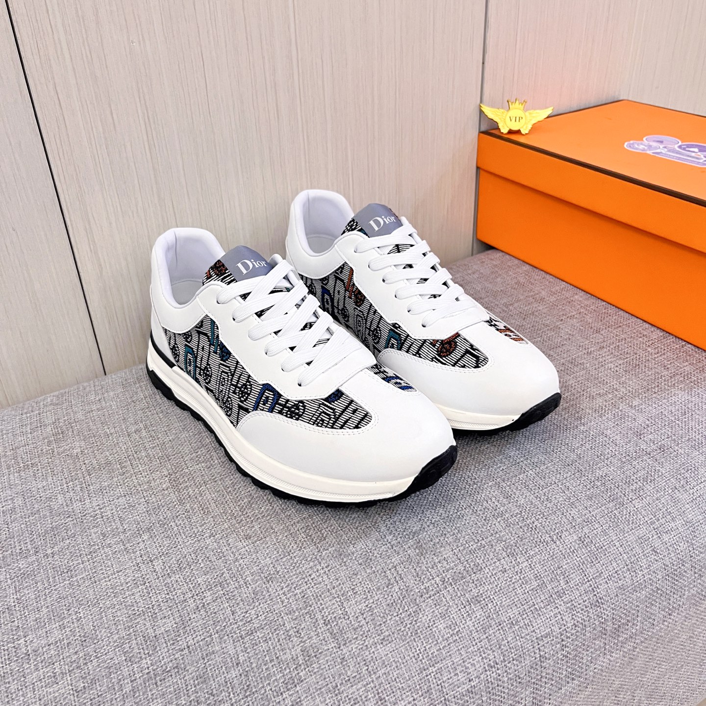 NO:778692,[Dior] The latest masterpiece of the high-end men's shoe brand official website 11 is made of Italian imported first-layer cowhide with a comfortable and breathable lining and original non-slip and wear-resistant outsole, making walking more convenient and comfortable!  Exclusive new model, stunning work, Midea 11 replica [color] compared with official quality!  Create a fashionable personality to set off your uniqueness!  A must-have for trendy men! Classic sizes: 38-44 Color 2 colors available.,,dior,cowhide19860909【迪奥】 男鞋高端品牌 官网11最新力作鞋面采用意大利进口头层牛皮搭配舒适透气内里原版防滑耐磨大底制作,让行走更加便捷舒适！独家新款,惊世之作,与官方的质量相比美的11复刻[色]！打造时尚个性衬托你的与众不同！潮男必备!经典尺码:38-44 颜色 2色可选.,,dior,cowhide,Men's shoes