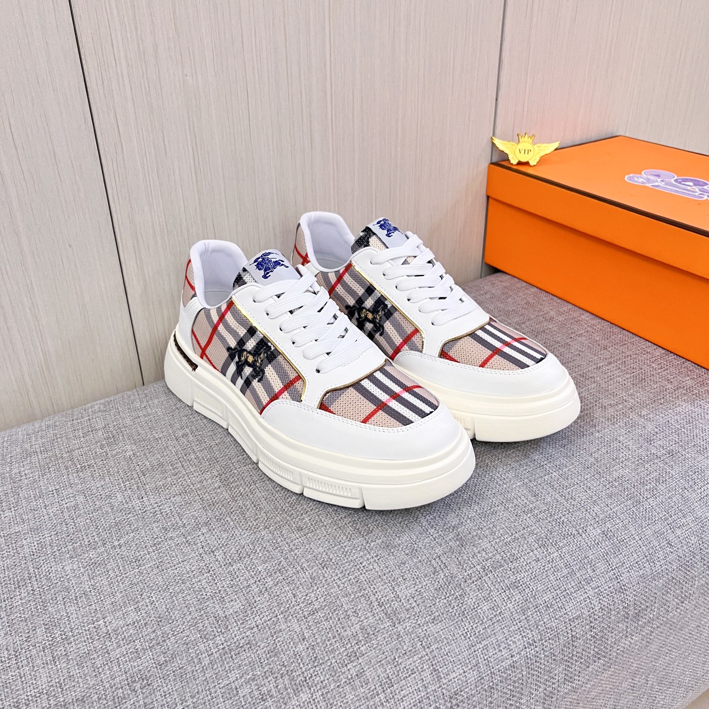 NO:778697,[Burberry] The latest masterpiece of the high-end men's shoe brand official website 11 is made of Italian imported first-layer cowhide with a comfortable and breathable lining and original non-slip and wear-resistant outsole, making walking more convenient and comfortable!  Exclusive new model, stunning work, Midea 11 replica [color] compared with official quality!  Create a fashionable personality to set off your uniqueness!  A must-have for trendy men! Classic sizes: 38-44 Colors 2 colors available.,,burberry,cowhide19860909【巴宝莉】 男鞋高端品牌 官网11最新力作鞋面采用意大利进口头层牛皮搭配舒适透气内里原版防滑耐磨大底制作,让行走更加便捷舒适！独家新款,惊世之作,与官方的质量相比美的11复刻[色]！打造时尚个性衬托你的与众不同！潮男必备!经典尺码:38-44 颜色 2色可选.,,burberry,cowhide,Men's shoes