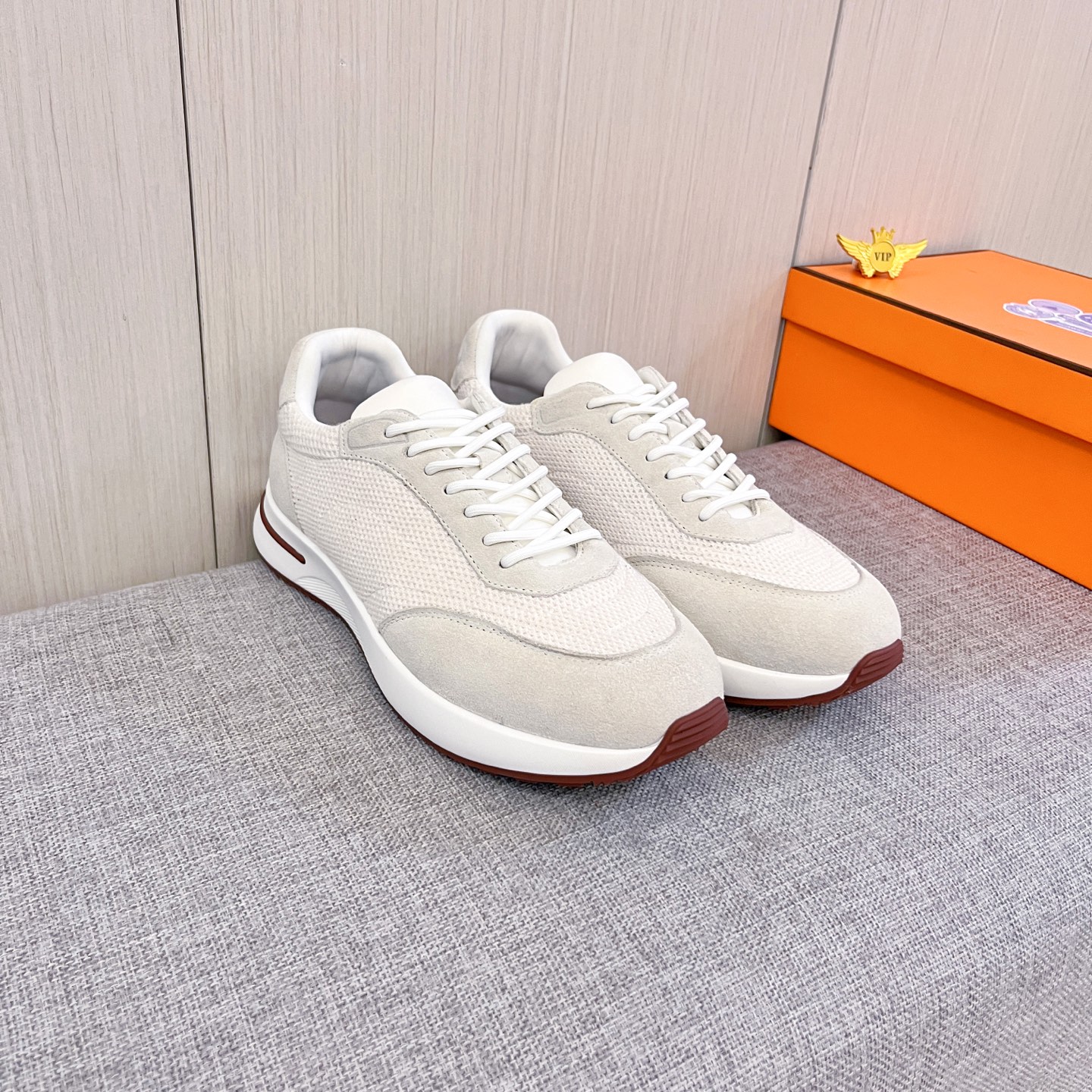 NO:779188,[LP] The latest masterpiece of the high-end men's shoe brand official website 11 is made of frosted cowhide imported from Italy. The cowhide is paired with a comfortable and breathable lining and an original non-slip and wear-resistant outsole, making walking more convenient and comfortable!  Exclusive new model, stunning work, Midea 11 replica [color] compared with official quality!  Create a fashionable personality to set off your uniqueness!  A must-have for trendy men! Classic sizes: 38-44 colors. Multiple colors available.,,loro piana,cowhide19860909【 LP】 男鞋高端品牌 官网11最新力作鞋面采用意大利进口 磨砂牛皮.牛皮搭配舒适透气内里原版防滑耐磨大底制作,让行走更加便捷舒适！独家新款,惊世之作,与官方的质量相比美的11复刻[色]！打造时尚个性衬托你的与众不同！潮男必备!经典尺码:38-44 颜色 多 色可选.,,loro piana,cowhide,Men's shoes