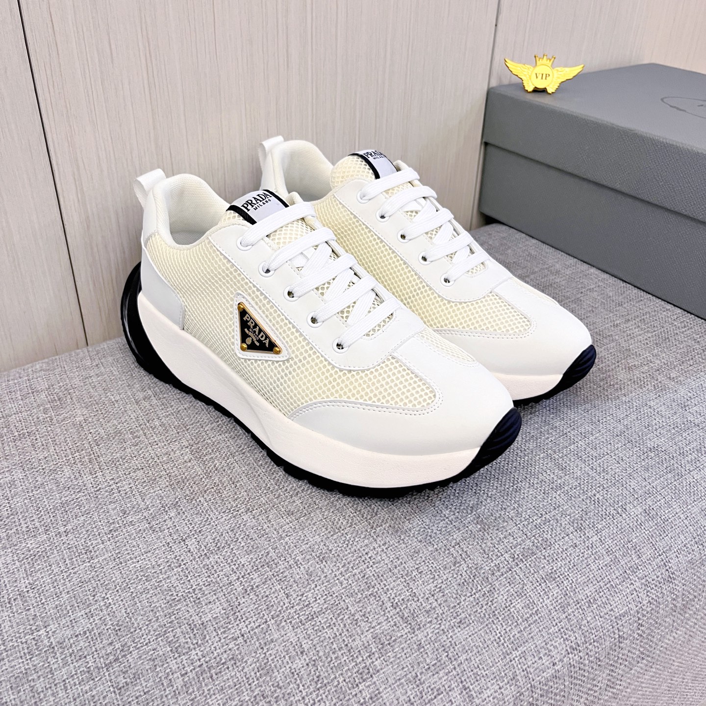 NO:779578,[Prada] The latest masterpiece of the high-end men's shoe brand official website 11, the upper is made of first-layer cowhide imported from Italy with a comfortable and breathable lining and original non-slip and wear-resistant outsole, making walking more convenient and comfortable!  Exclusive new model, stunning work, Midea 11 replica [color] compared with official quality!  Create a fashionable personality to set off your uniqueness!  A must-have for trendy men! Classic sizes: 38-44 Colors Multiple colors available.,,prada,cowhide19860909【 普拉达】 男鞋高端品牌 官网11最新力作鞋面采用意大利进口头层牛皮搭配舒适透气内里原版防滑耐磨大底制作,让行走更加便捷舒适！独家新款,惊世之作,与官方的质量相比美的11复刻[色]！打造时尚个性衬托你的与众不同！潮男必备!经典尺码:38-44 颜色 多 色可选.,,prada,cowhide,Men's shoes