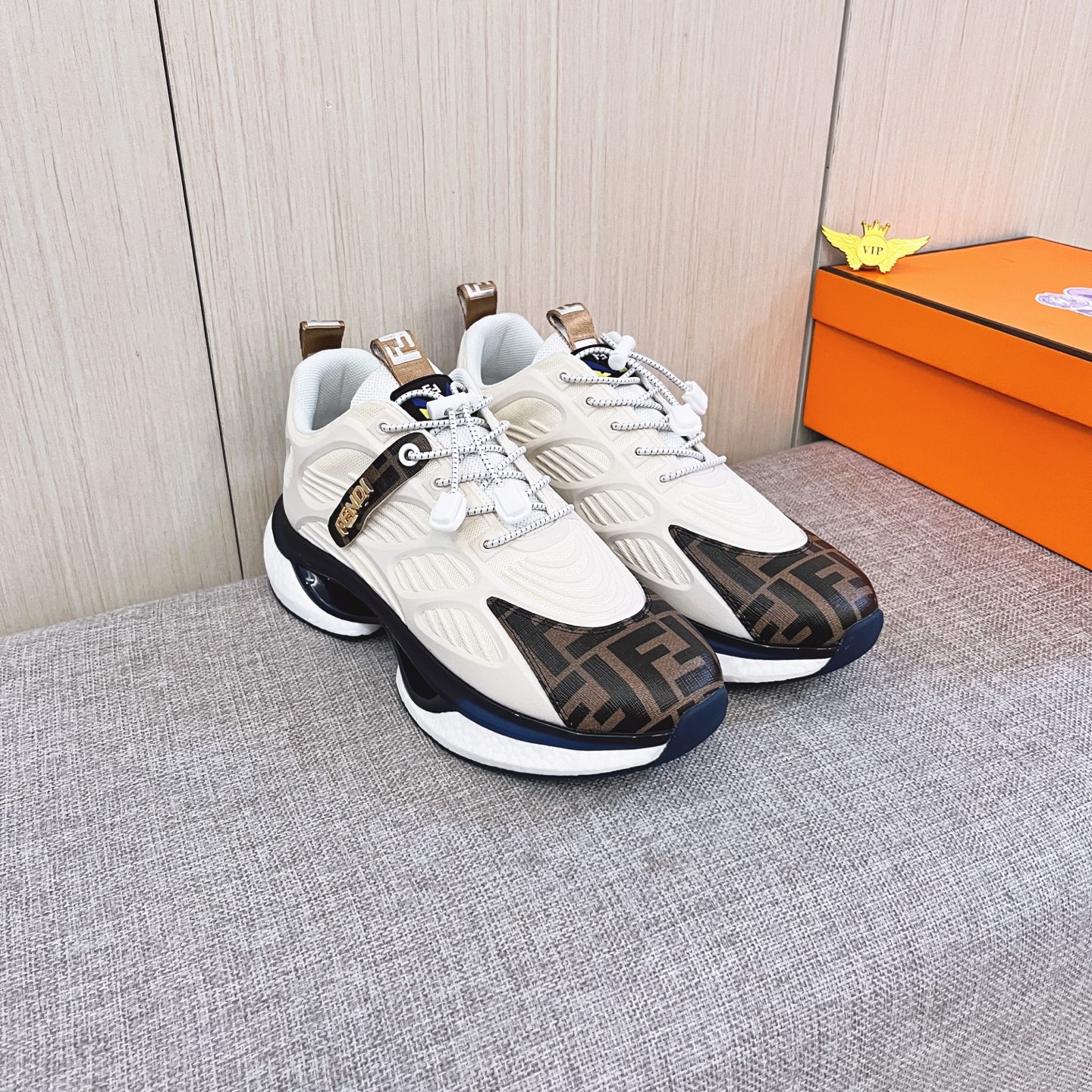 NO:779568,[ Fendi ] The latest masterpiece of the high-end men's shoe brand official website 11 is made of Italian imported first-layer cowhide with a comfortable and breathable lining and original non-slip and wear-resistant outsole, making walking more convenient and comfortable!  Exclusive new model, stunning work, Midea 11 replica [color] compared with official quality!  Create a fashionable personality to set off your uniqueness!  A must-have for trendy men! Classic sizes: 38-44 Colors 2 colors available.,,fendi,cowhide19860909【 芬迪】 男鞋高端品牌 官网11最新力作鞋面采用意大利进口头层牛皮搭配舒适透气内里原版防滑耐磨大底制作,让行走更加便捷舒适！独家新款,惊世之作,与官方的质量相比美的11复刻[色]！打造时尚个性衬托你的与众不同！潮男必备!经典尺码:38-44 颜色 2 色可选.,,fendi,cowhide,Men's shoes