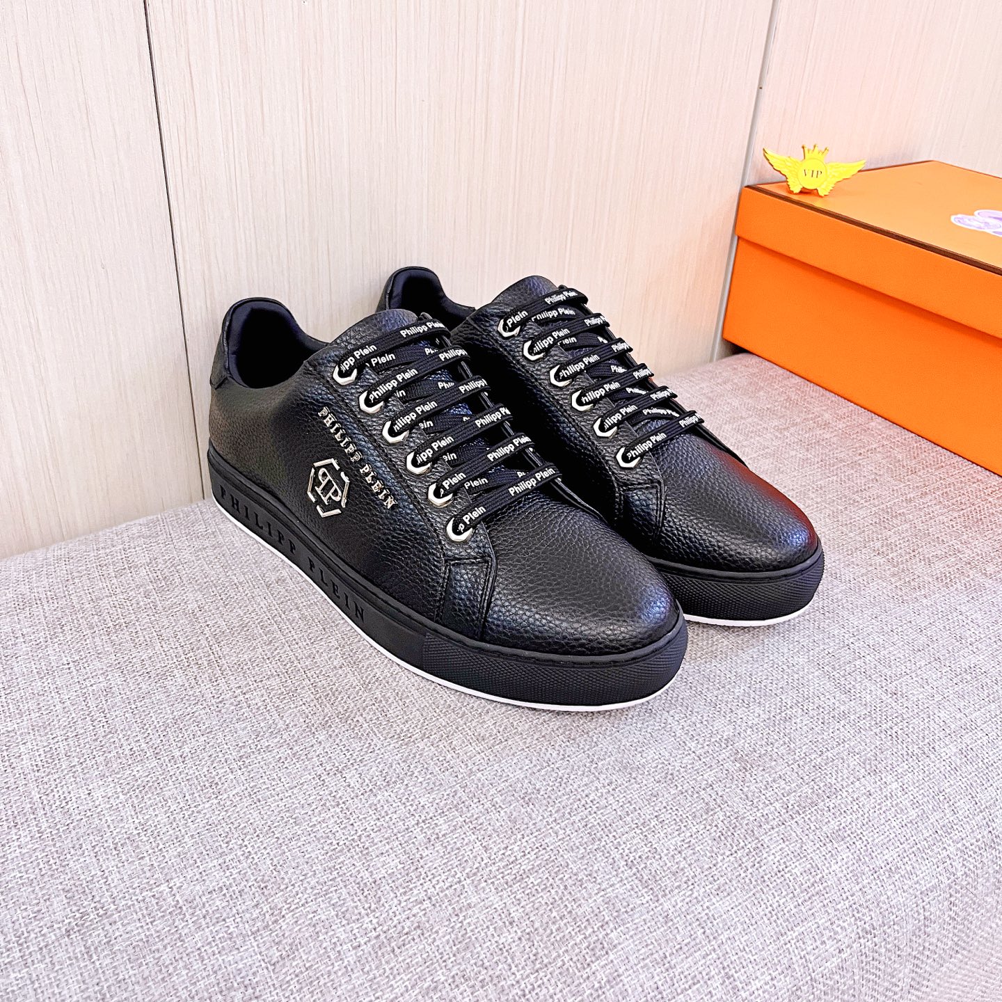 NO:780655,[q p] The latest masterpiece of the high-end men's shoe brand official website 11 is made of frosted cowhide imported from Italy. The cowhide is paired with a comfortable and breathable lining and an original non-slip and wear-resistant outsole, making walking more convenient and comfortable!  Exclusive new model, stunning work, Midea 11 replica [color] compared with official quality!  Create a fashionable personality to set off your uniqueness!  A must-have for trendy men! Classic sizes: 38-44 colors. Multiple colors available.,,cowhide19860909【 q p】 男鞋高端品牌 官网11最新力作鞋面采用意大利进口 磨砂牛皮.牛皮搭配舒适透气内里原版防滑耐磨大底制作,让行走更加便捷舒适！独家新款,惊世之作,与官方的质量相比美的11复刻[色]！打造时尚个性衬托你的与众不同！潮男必备!经典尺码:38-44 颜色 多 色可选.,,cowhide,Men's shoes