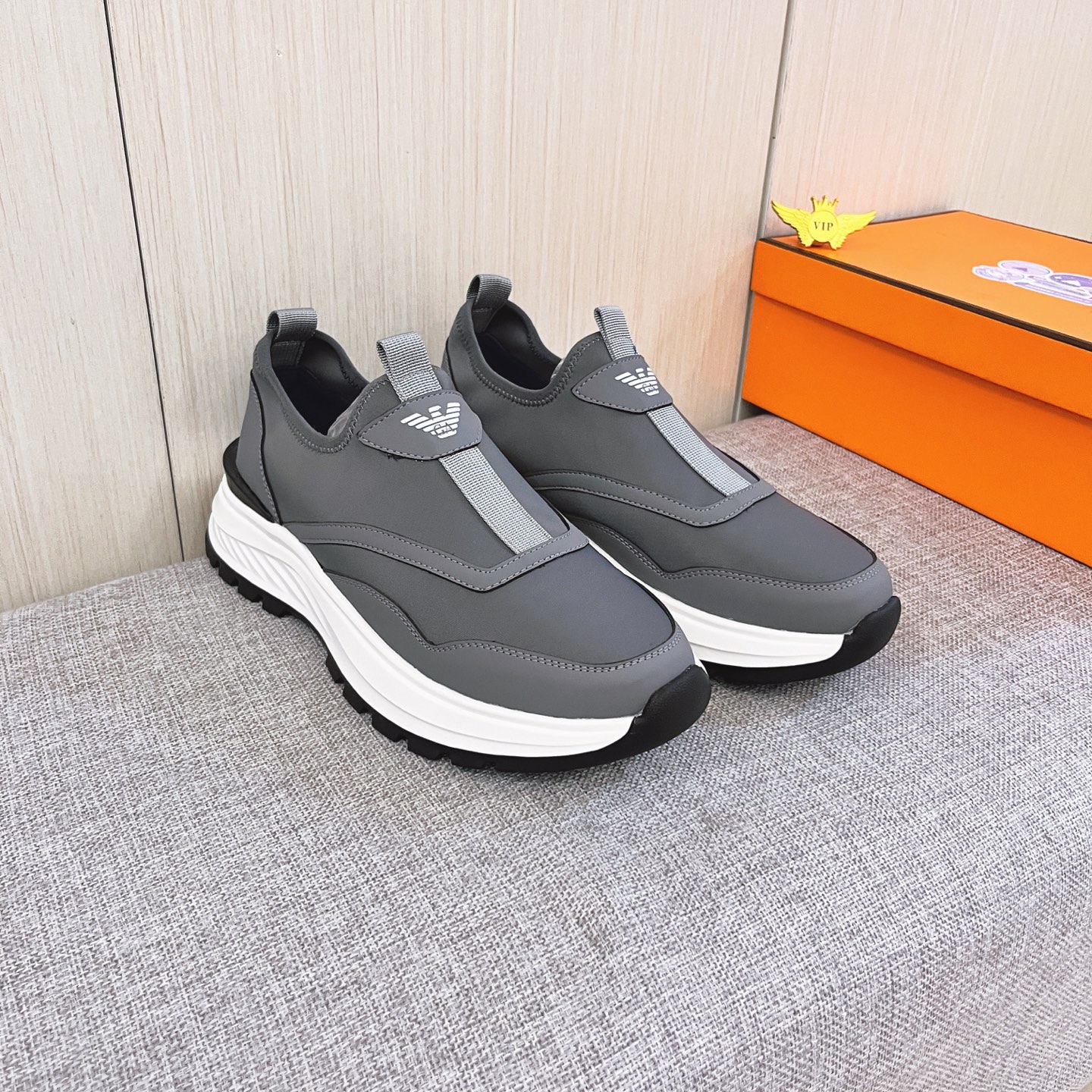 NO:956762,[Armani] The latest masterpiece of the high-end men's shoe brand official website 11, the upper is made of the Italian official website's original special technical cloth fabric with the original comfortable and breathable lining and the original designated non-slip outsole, making walking more convenient and comfortable!  Exclusive new model, stunning work, Midea 11 replica [color] compared with official quality!  Create a fashionable personality to set off your uniqueness!  A must-have for trendy men! , Size: 38-44. Color. Multiple colors available, armani19860909【阿玛尼】男鞋高端品牌 官网11最新力作鞋面采用意大利官网原版专用科技布面料搭配原版舒适透气内里原版指定防滑大底制作让行走更加便捷舒适！独家新款,惊世之作,与官方的质量相比美的11复刻[色]！打造时尚个性衬托你的与众不同！潮男必备! ,尺码:38－44.颜色. 多色可选,,armani,Men's shoes