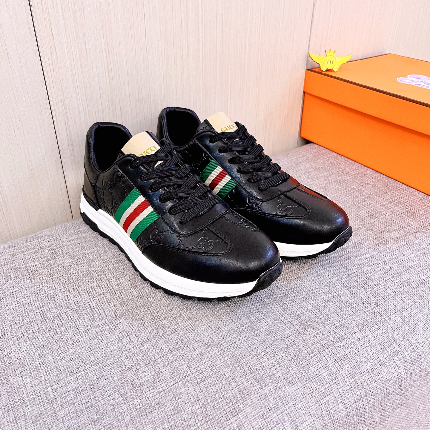 NO:780669,[Gucci] The latest masterpiece of the high-end men's shoe brand official website 11 is made of Italian imported frosted cowhide. The cowhide is paired with a comfortable and breathable lining to make the original non-slip and wear-resistant outsole, making walking more convenient and comfortable!  Exclusive new model, stunning work, Midea 11 replica [color] compared with official quality!  Create a fashionable personality to set off your uniqueness!  A must-have for trendy men! Classic size: 38-44 Color 2 colors available.,,cowhide19860909【 古奇】 男鞋高端品牌 官网11最新力作鞋面采用意大利进口 磨砂牛皮.牛皮搭配舒适透气内里原版防滑耐磨大底制作,让行走更加便捷舒适！独家新款,惊世之作,与官方的质量相比美的11复刻[色]！打造时尚个性衬托你的与众不同！潮男必备!经典尺码:38-44 颜色 2色可选.,,cowhide,Men's shoes
