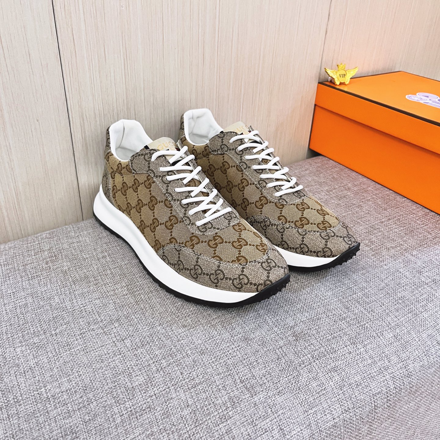 NO:780619,[Gucci] The latest masterpiece of the high-end men's shoe brand official website 11 is made of Italian imported frosted cowhide. The cowhide is paired with a comfortable and breathable lining to make the original non-slip and wear-resistant outsole, making walking more convenient and comfortable!  Exclusive new model, stunning work, Midea 11 replica [color] compared with official quality!  Create a fashionable personality to set off your uniqueness!  A must-have for trendy men! Classic size: 38-44 Color 2 colors available.,,cowhide19860909【 古奇】 男鞋高端品牌 官网11最新力作鞋面采用意大利进口 磨砂牛皮.牛皮搭配舒适透气内里原版防滑耐磨大底制作,让行走更加便捷舒适！独家新款,惊世之作,与官方的质量相比美的11复刻[色]！打造时尚个性衬托你的与众不同！潮男必备!经典尺码:38-44 颜色 2色可选.,,cowhide,Men's shoes