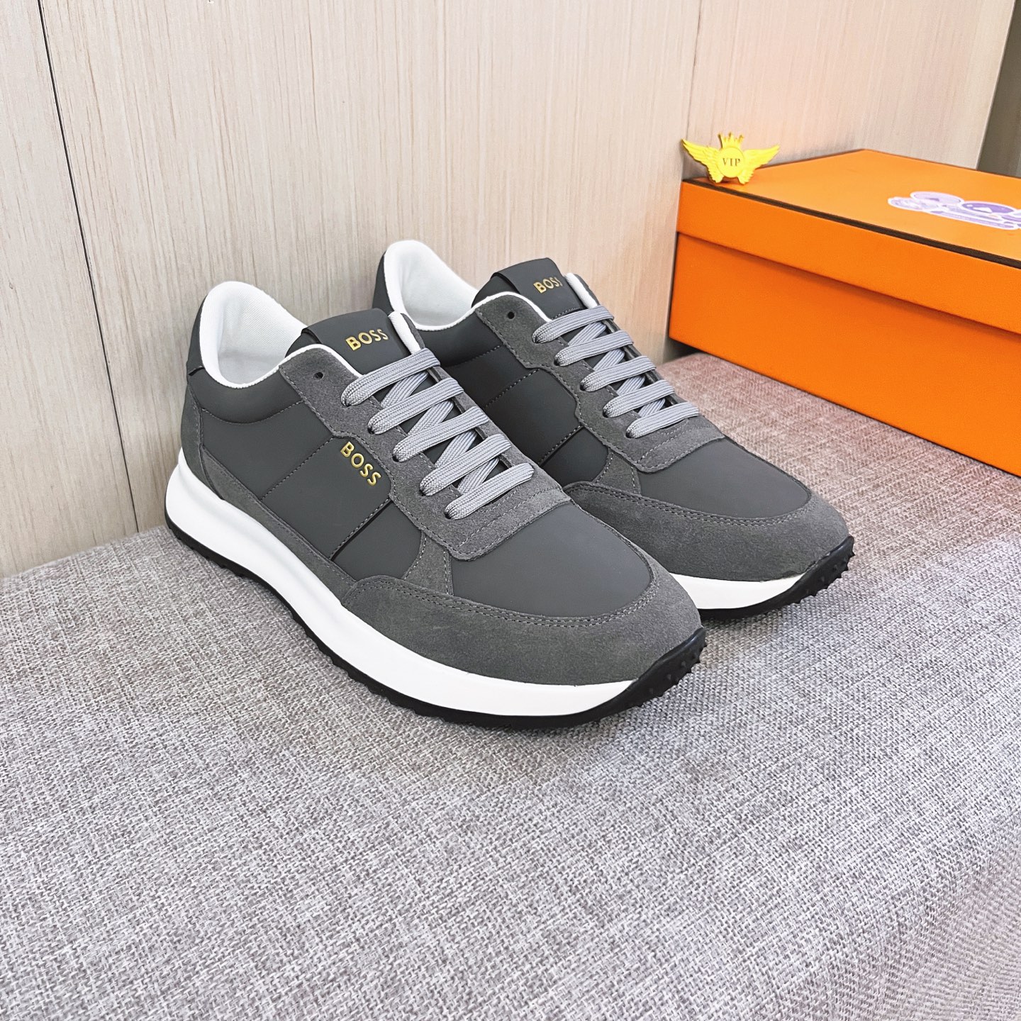 NO:780631,[BOSS] The latest masterpiece of the high-end men's shoe brand official website 11 is made of frosted cowhide imported from Italy. The cowhide is paired with a comfortable and breathable lining to make the original non-slip and wear-resistant outsole, making walking more convenient and comfortable!  Exclusive new model, stunning work, Midea 11 replica [color] compared with official quality!  Create a fashionable personality to set off your uniqueness!  A must-have for trendy men! Classic sizes: 38-44, multiple colors available.,,cowhide19860909【 BOSS】 男鞋高端品牌 官网11最新力作鞋面采用意大利进口 磨砂牛皮.牛皮搭配舒适透气内里原版防滑耐磨大底制作,让行走更加便捷舒适！独家新款,惊世之作,与官方的质量相比美的11复刻[色]！打造时尚个性衬托你的与众不同！潮男必备!经典尺码:38-44 颜色多色可选.,,cowhide,Men's shoes
