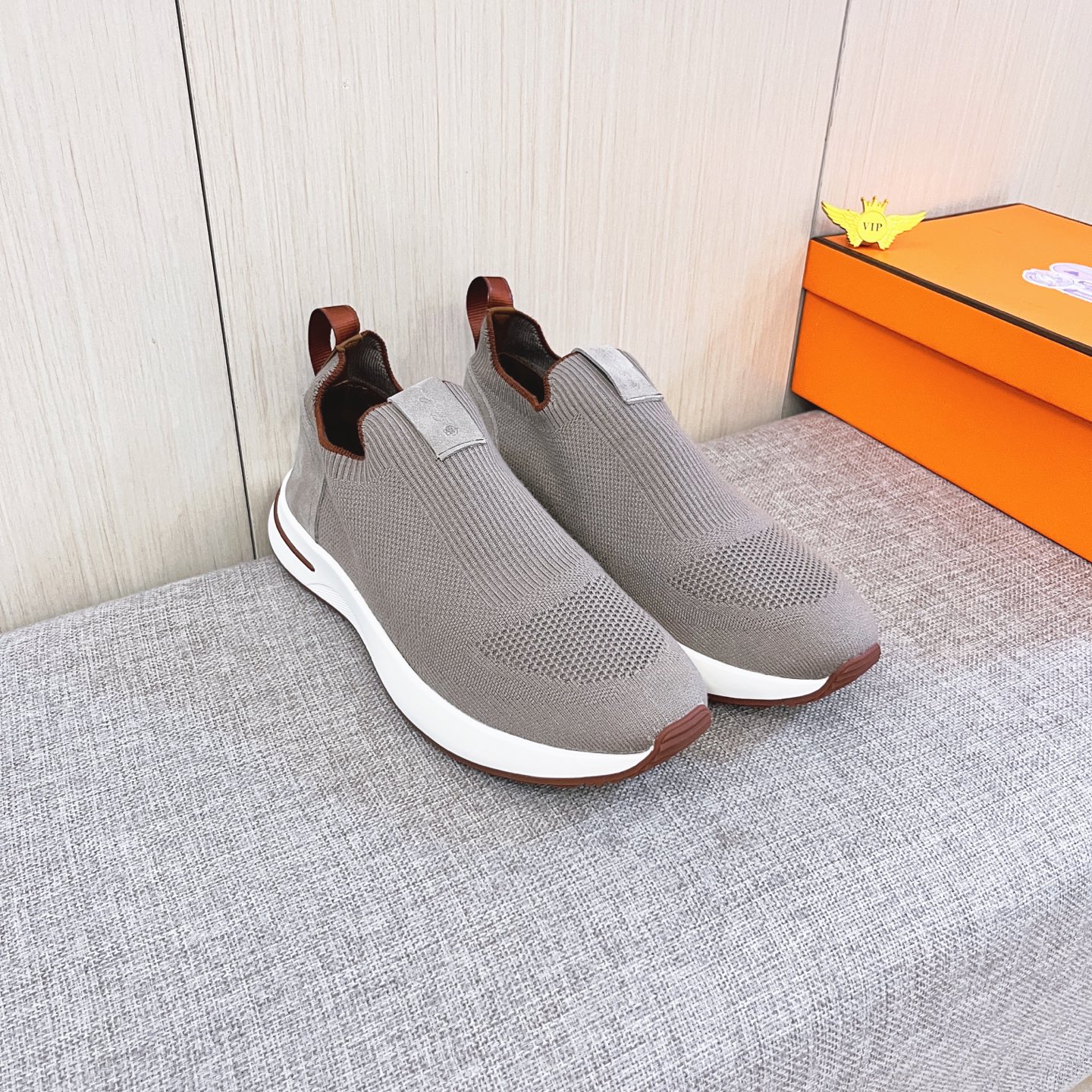 NO:782304,[LP] The latest masterpiece of the high-end men's shoe brand official website 11, the upper is made of the original Italian official website special technical cloth fabric with the original comfortable and breathable lining and the original designated non-slip outsole, making walking more convenient and comfortable!  Exclusive new model, stunning work, Midea 11 replica [color] compared with official quality!  Create a fashionable personality to set off your uniqueness!  A must-have for trendy men! , Size: 38-44. Color. Multiple colors available, loro piana19860909【LP】男鞋高端品牌 官网11最新力作鞋面采用意大利官网原版专用科技布面料搭配原版舒适透气内里原版指定防滑大底制作让行走更加便捷舒适！独家新款,惊世之作,与官方的质量相比美的11复刻[色]！打造时尚个性衬托你的与众不同！潮男必备! ,尺码:38－44.颜色. 多色可选,,loro piana,Men's shoes