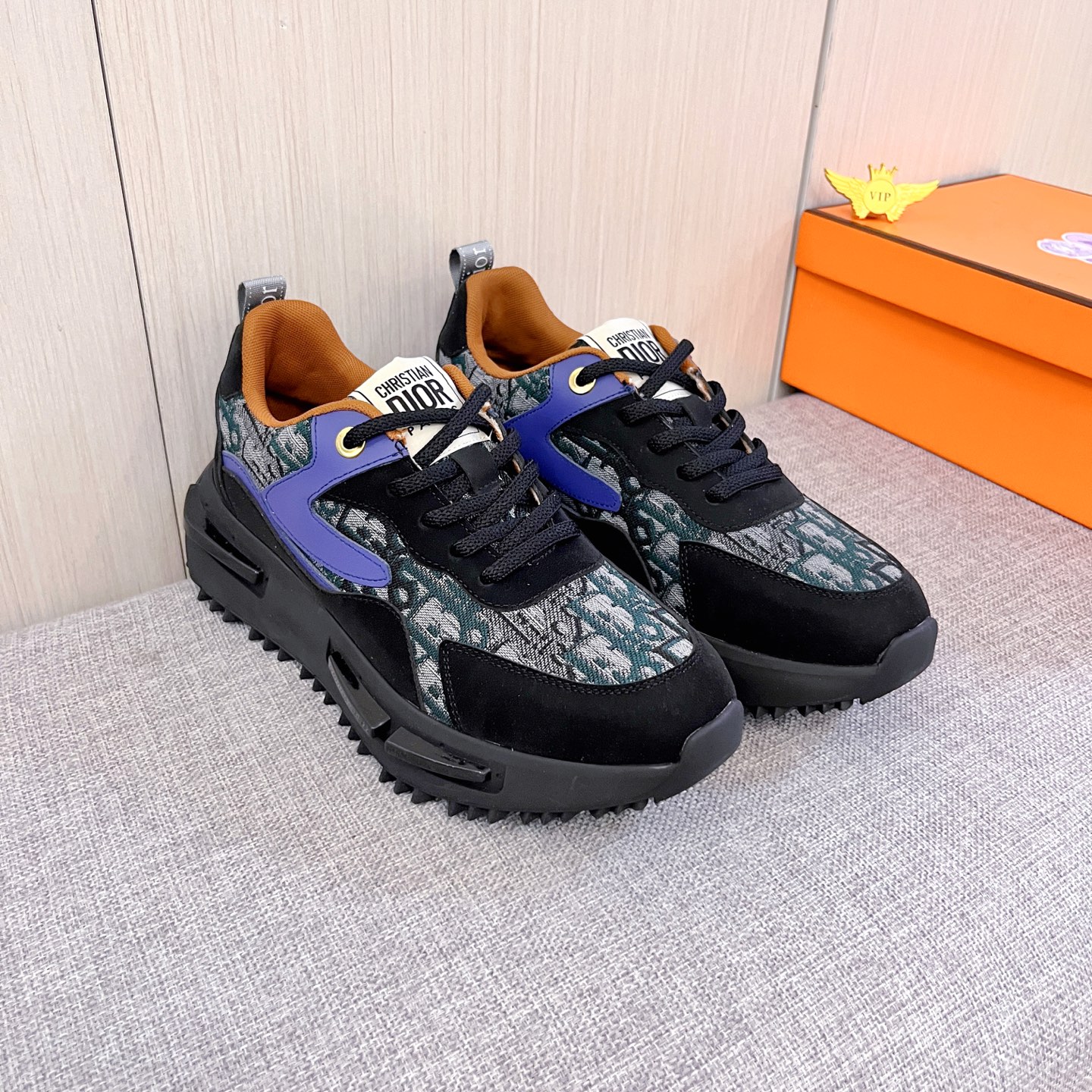NO:782166,[Dior] The latest masterpiece of the high-end men's shoe brand official website 11, the upper is made of the original Italian official website special technical cloth fabric with first-layer cowhide. The original comfortable and breathable lining is made of the original designated non-slip outsole, making walking more convenient and comfortable!  Exclusive new model, stunning work, Midea 11 replica [color] compared with official quality!  Create a fashionable personality to set off your uniqueness!  A must-have for trendy men! , Size: 38-44. Color. 2 colors available, dior, cowhide19860909【迪奥】男鞋高端品牌 官网11最新力作鞋面采用意大利官网原版专用科技布面料搭配头层牛皮 原版舒适透气内里原版指定防滑大底制作让行走更加便捷舒适！独家新款,惊世之作,与官方的质量相比美的11复刻[色]！打造时尚个性衬托你的与众不同！潮男必备! ,尺码:38－44.颜色.2色可选,,dior,cowhide,Men's shoes