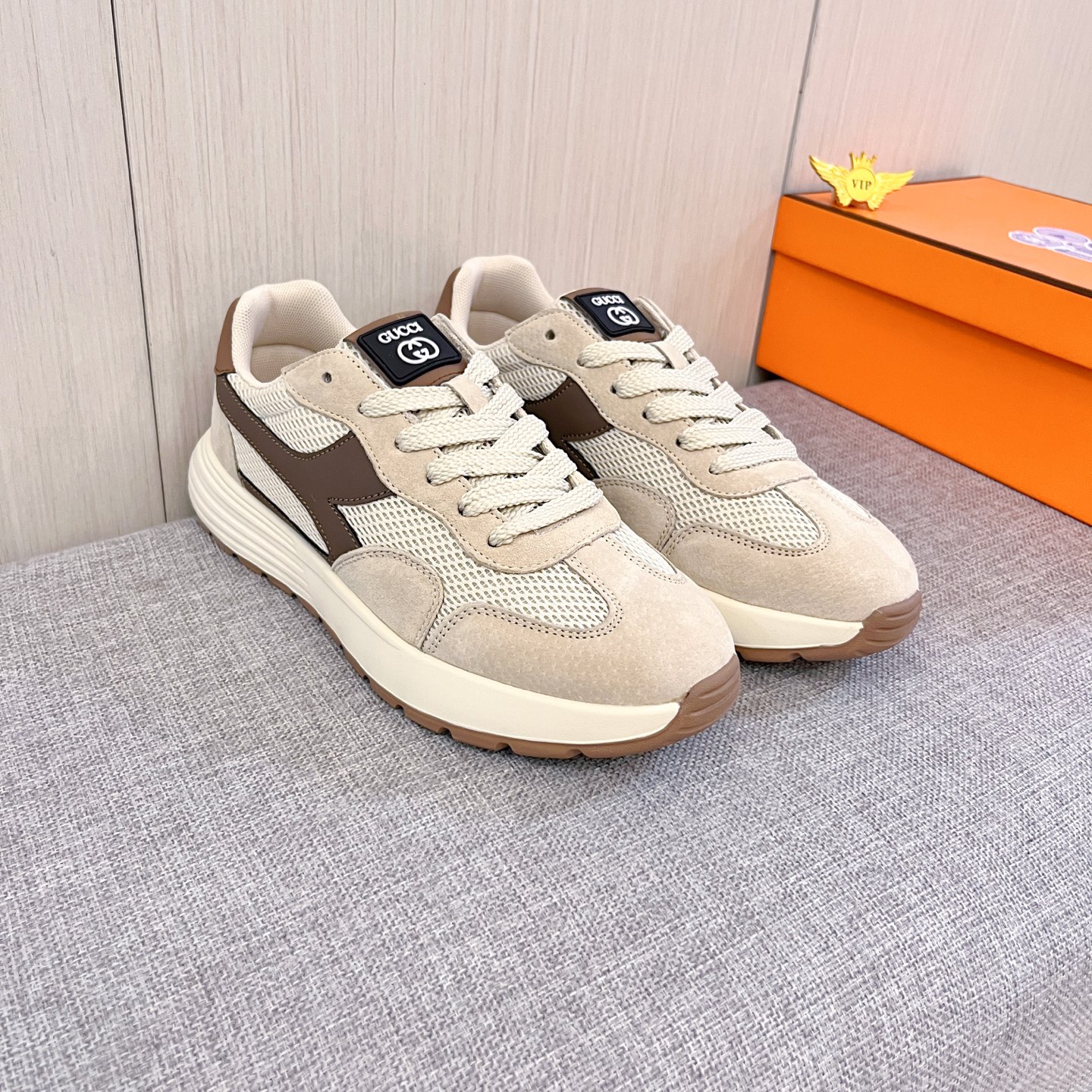 NO:782190,[Gucci] The latest masterpiece of the high-end men's shoe brand official website 11 is made of Italian imported frosted cowhide. The cowhide is paired with a comfortable and breathable lining to make the original non-slip and wear-resistant outsole, making walking more convenient and comfortable!  Exclusive new model, stunning work, Midea 11 replica [color] compared with official quality!  Create a fashionable personality to set off your uniqueness!  A must-have for trendy men! Classic sizes: 38-44, multiple colors available.,,cowhide19860909【 古奇】 男鞋高端品牌 官网11最新力作鞋面采用意大利进口 磨砂牛皮.牛皮搭配舒适透气内里原版防滑耐磨大底制作,让行走更加便捷舒适！独家新款,惊世之作,与官方的质量相比美的11复刻[色]！打造时尚个性衬托你的与众不同！潮男必备!经典尺码:38-44 颜色多色可选.,,cowhide,Men's shoes