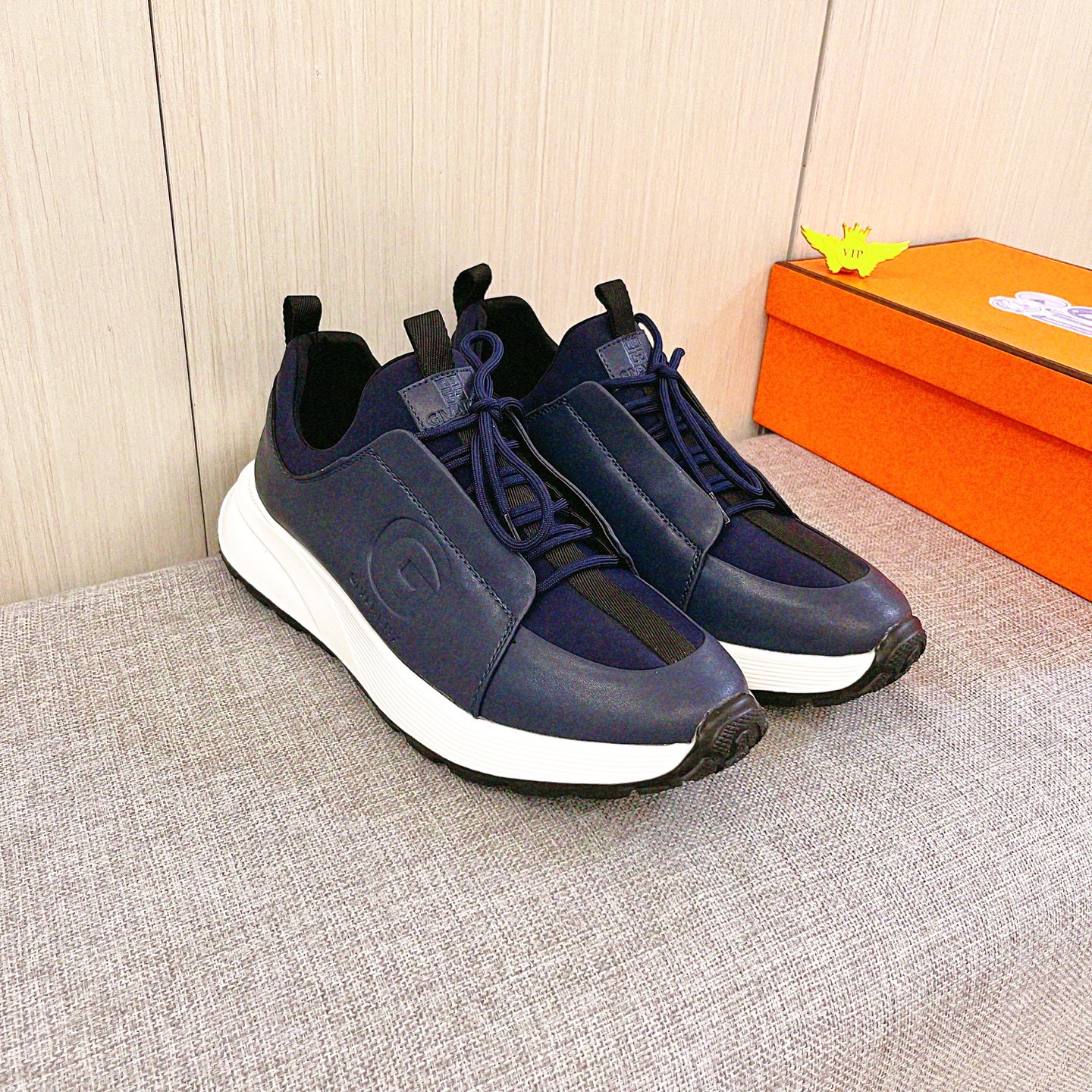 NO:783027,丨 [Givenchy] The latest masterpiece of the high-end men's shoe brand official website 11, the upper is made of first-layer cowhide imported from Italy with a comfortable and breathable lining and original non-slip and wear-resistant outsole, making walking more convenient and comfortable!  Exclusive new model, stunning work, Midea 11 replica [color] compared with official quality!  Create a fashionable personality to set off your uniqueness!  A must-have for trendy men! Classic sizes: 38-44, multiple colors available.,,givenchy,cowhide19860909丨 【 纪梵希】男鞋高端品牌 官网11最新力作鞋面采用意大利进口头层牛皮搭配舒适透气内里原版防滑耐磨大底制作,让行走更加便捷舒适！独家新款,惊世之作,与官方的质量相比美的11复刻[色]！打造时尚个性衬托你的与众不同！潮男必备!经典尺码:38-44 颜色多色可选.,,givenchy,cowhide,Men's shoes