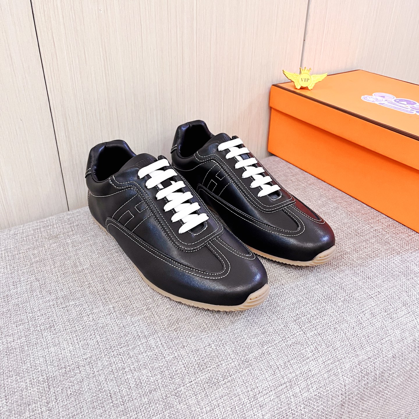 NO:782969,丨 [Hermès] The latest masterpiece of the high-end men's shoe brand official website 11, the upper is made of first-layer cowhide imported from Italy with a comfortable and breathable lining and original non-slip and wear-resistant outsole, making walking more convenient and comfortable!  Exclusive new model, stunning work, Midea 11 replica [color] compared with official quality!  Create a fashionable personality to set off your uniqueness!  A must-have for trendy men! Classic sizes: 38-44, multiple colors available.,,hermes,cowhide19860909丨 【 爱马仕】男鞋高端品牌 官网11最新力作鞋面采用意大利进口头层牛皮搭配舒适透气内里原版防滑耐磨大底制作,让行走更加便捷舒适！独家新款,惊世之作,与官方的质量相比美的11复刻[色]！打造时尚个性衬托你的与众不同！潮男必备!经典尺码:38-44 颜色多色可选.,,hermes,cowhide,Men's shoes