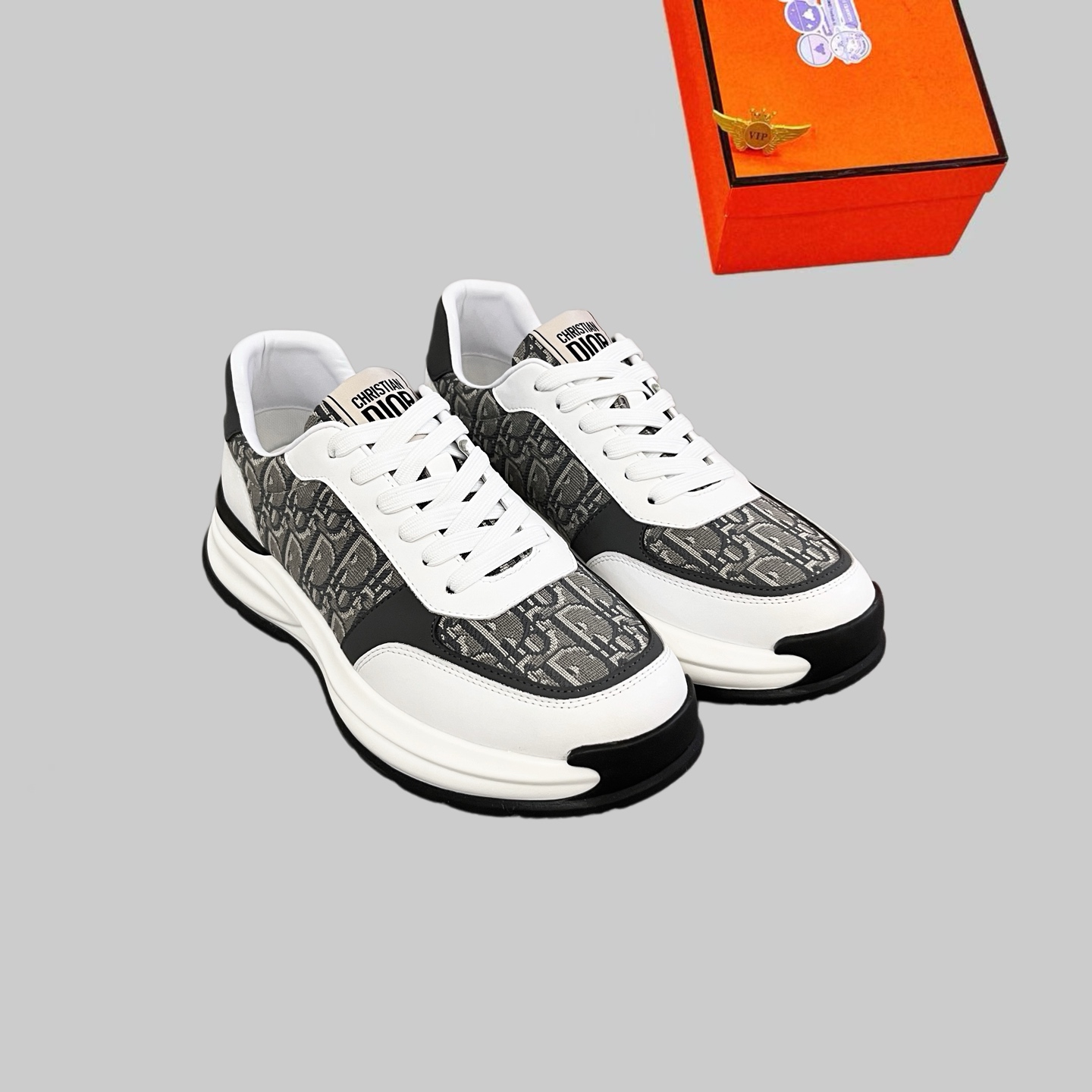 NO:954521,[Fendi] The latest masterpiece of the high-end men's shoe brand official website 11 is made of Italian imported first-layer cowhide with a comfortable and breathable lining and original non-slip and wear-resistant outsole, making walking more convenient and comfortable!  Exclusive new model, stunning work, Midea 11 replica [color] compared with official quality!  Create a fashionable personality to set off your uniqueness!  A must-have for trendy men! Classic sizes: 38-44 Colors 2 colors available.,,fendi,cowhide19860909【芬迪】 男鞋高端品牌 官网11最新力作鞋面采用意大利进口头层牛皮搭配舒适透气内里原版防滑耐磨大底制作,让行走更加便捷舒适！独家新款,惊世之作,与官方的质量相比美的11复刻[色]！打造时尚个性衬托你的与众不同！潮男必备!经典尺码:38-44 颜色 2色可选.,,fendi,cowhide,Men's shoes