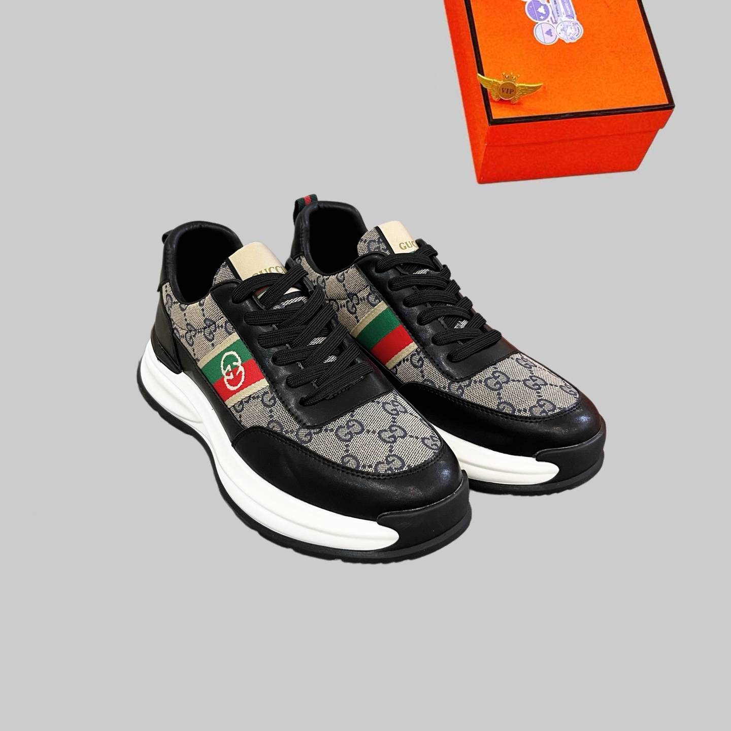 NO:954533,[Gucci] The latest masterpiece of the high-end men's shoe brand official website 11 is made of Italian imported first-layer cowhide with a comfortable and breathable lining and original non-slip and wear-resistant outsole, making walking more convenient and comfortable!  Exclusive new model, stunning work, Midea 11 replica [color] compared with official quality!  Create a fashionable personality to set off your uniqueness!  A must-have for trendy men! Classic size: 38-44 Color 2 colors available.,,cowhide19860909【古奇】 男鞋高端品牌 官网11最新力作鞋面采用意大利进口头层牛皮搭配舒适透气内里原版防滑耐磨大底制作,让行走更加便捷舒适！独家新款,惊世之作,与官方的质量相比美的11复刻[色]！打造时尚个性衬托你的与众不同！潮男必备!经典尺码:38-44 颜色 2色可选.,,cowhide,Men's shoes