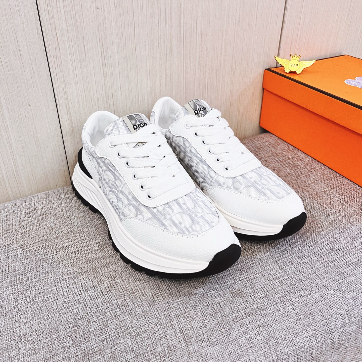 NO:886030,[Dior] The latest masterpiece of the high-end men's shoe brand official website 11 is made of cowhide imported from Italy with a comfortable and breathable lining and original non-slip and wear-resistant outsole, making walking more convenient and comfortable!  Exclusive new model, stunning work, Midea 11 replica [color] compared with official quality!  Create a fashionable personality to set off your uniqueness!  A must-have for trendy men! Classic sizes: 38-44, multiple colors available.,,dior,cowhide19860909【 迪奥】 男鞋高端品牌 官网11最新力作鞋面采用意大利进口 牛皮搭配舒适透气内里原版防滑耐磨大底制作,让行走更加便捷舒适！独家新款,惊世之作,与官方的质量相比美的11复刻[色]！打造时尚个性衬托你的与众不同！潮男必备!经典尺码:38-44 颜色多色可选.,,dior,cowhide,Men's shoes
