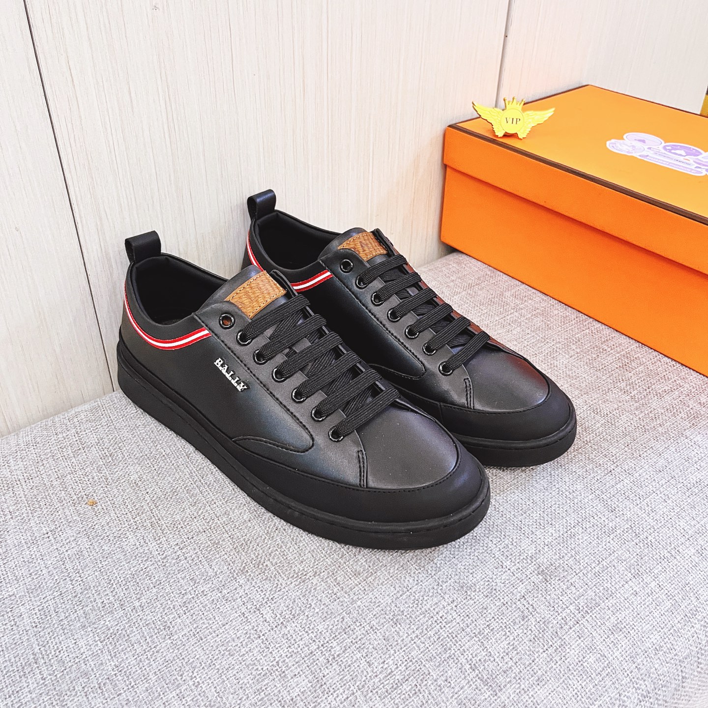 NO:852728,[Prada] The latest masterpiece of the high-end men's shoe brand official website 11, the upper is made of first-layer cowhide imported from Italy with a comfortable and breathable lining and original non-slip and wear-resistant outsole, making walking more convenient and comfortable!  Exclusive new model, stunning work, Midea 11 replica [color] compared with official quality!  Create a fashionable personality to set off your uniqueness!  A must-have for trendy men! Classic sizes: 38-44 Colors Multiple colors available.,,prada,cowhide19860909【普拉达】 男鞋高端品牌 官网11最新力作鞋面采用意大利进口头层牛皮搭配舒适透气内里原版防滑耐磨大底制作,让行走更加便捷舒适！独家新款,惊世之作,与官方的质量相比美的11复刻[色]！打造时尚个性衬托你的与众不同！潮男必备!经典尺码:38-44 颜色 多色可选.,,prada,cowhide,Men's shoes