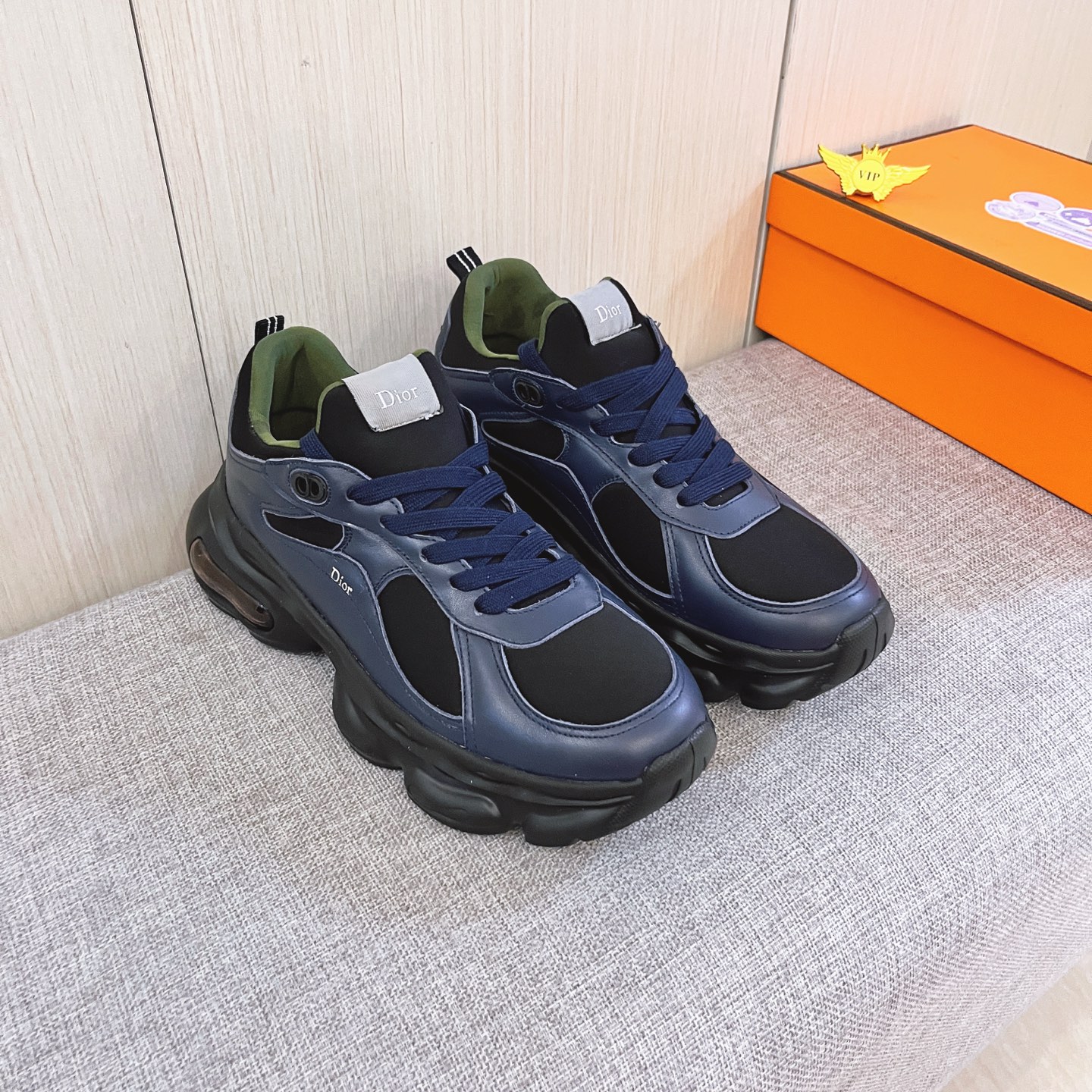 NO:955069,[Dior] The latest masterpiece of the high-end men's shoe brand official website 11 is made of Italian imported first-layer cowhide with a comfortable and breathable lining and original non-slip and wear-resistant outsole, making walking more convenient and comfortable!  Exclusive new model, stunning work, Midea 11 replica [color] compared with official quality!  Create a fashionable personality to set off your uniqueness!  A must-have for trendy men! Classic sizes: 38-44 Colors Multiple colors available.,,dior,cowhide19860909【 迪奥】 男鞋高端品牌 官网11最新力作鞋面采用意大利进口头层牛皮搭配舒适透气内里原版防滑耐磨大底制作,让行走更加便捷舒适！独家新款,惊世之作,与官方的质量相比美的11复刻[色]！打造时尚个性衬托你的与众不同！潮男必备!经典尺码:38-44 颜色 多色可选.,,dior,cowhide,Men's shoes
