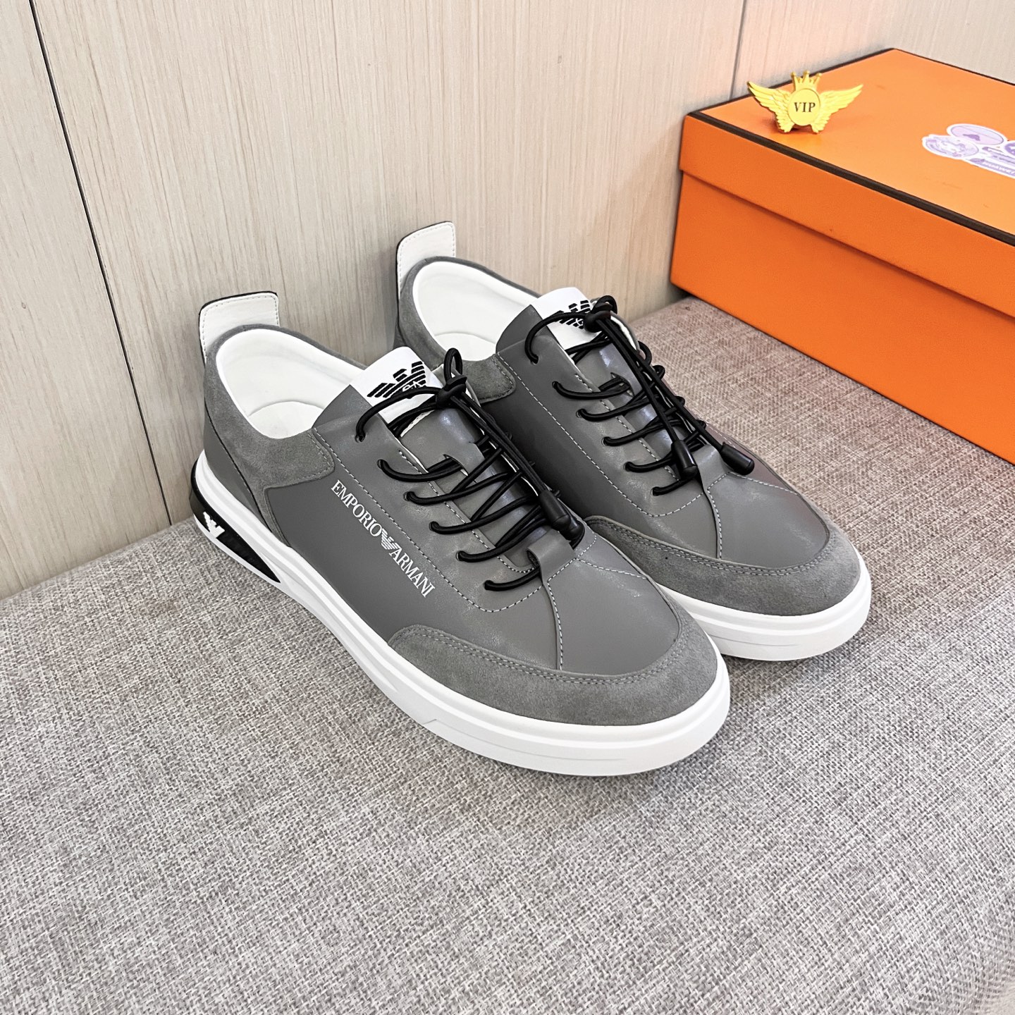 NO:954563,[Armani] The latest masterpiece of the high-end men's shoe brand official website 11, the upper is made of first-layer cowhide imported from Italy with a comfortable and breathable lining and original non-slip and wear-resistant outsole, making walking more convenient and comfortable!  Exclusive new model, stunning work, Midea 11 replica [color] compared with official quality!  Create a fashionable personality to set off your uniqueness!  A must-have for trendy men! Classic sizes: 38-44, multiple colors available.,,armani,cowhide19860909【 阿玛尼】男鞋高端品牌 官网11最新力作鞋面采用意大利进口头层牛皮搭配舒适透气内里原版防滑耐磨大底制作,让行走更加便捷舒适！独家新款,惊世之作,与官方的质量相比美的11复刻[色]！打造时尚个性衬托你的与众不同！潮男必备!经典尺码:38-44 颜色多色可选.,,armani,cowhide,Men's shoes