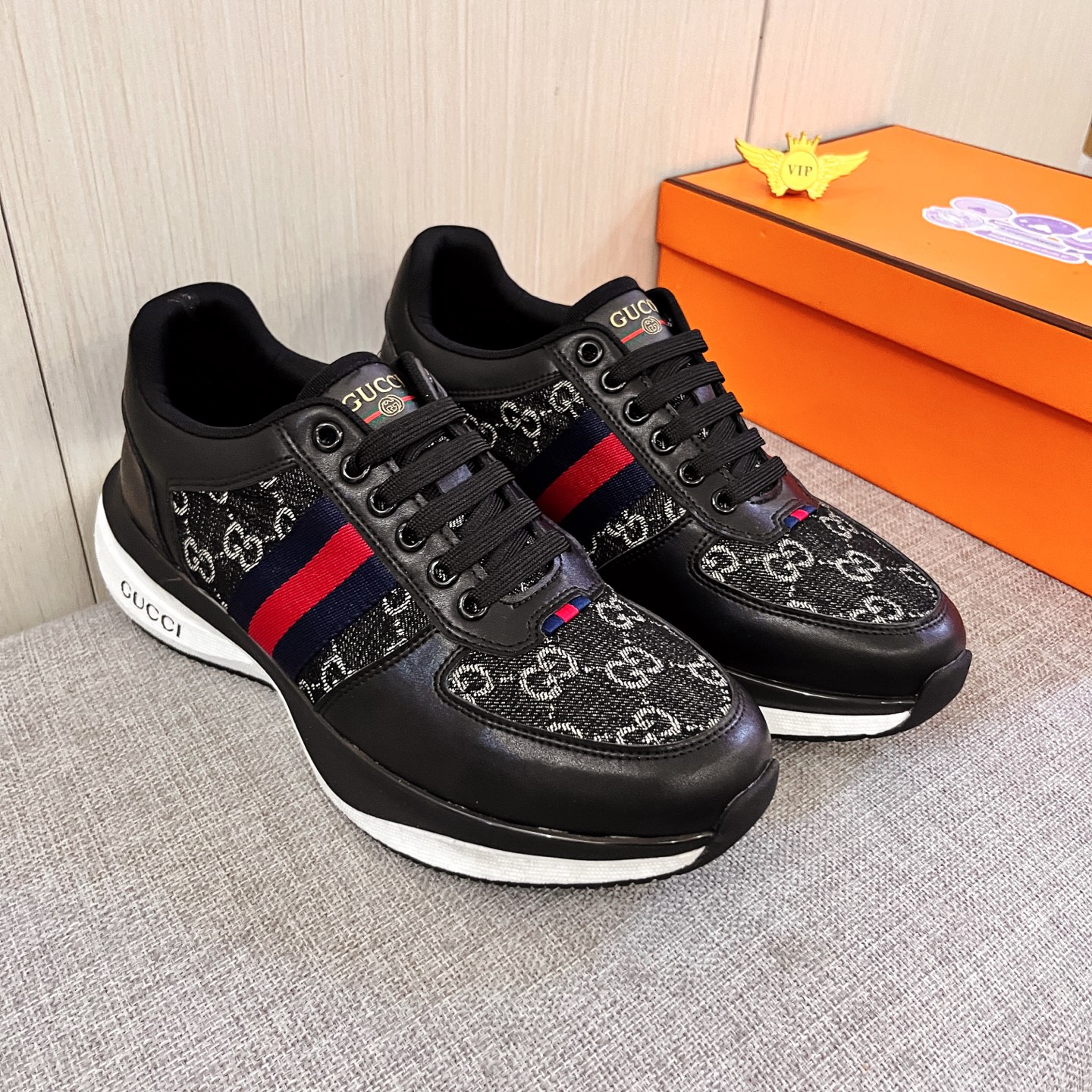 NO:931025,[Gucci] The latest masterpiece of the high-end men's shoe brand official website 11 is made of Italian imported first-layer cowhide with a comfortable and breathable lining and original non-slip and wear-resistant outsole, making walking more convenient and comfortable!  Exclusive new model, stunning work, Midea 11 replica [color] compared with official quality!  Create a fashionable personality to set off your uniqueness!  A must-have for trendy men! Classic sizes: 38-44 Colors Multiple colors available,,cowhide19860909【古奇】 男鞋高端品牌 官网11最新力作鞋面采用意大利进口头层牛皮搭配舒适透气内里原版防滑耐磨大底制作,让行走更加便捷舒适！独家新款,惊世之作,与官方的质量相比美的11复刻[色]！打造时尚个性衬托你的与众不同！潮男必备!经典尺码:38-44 颜色 多 色可选,,cowhide,Men's shoes