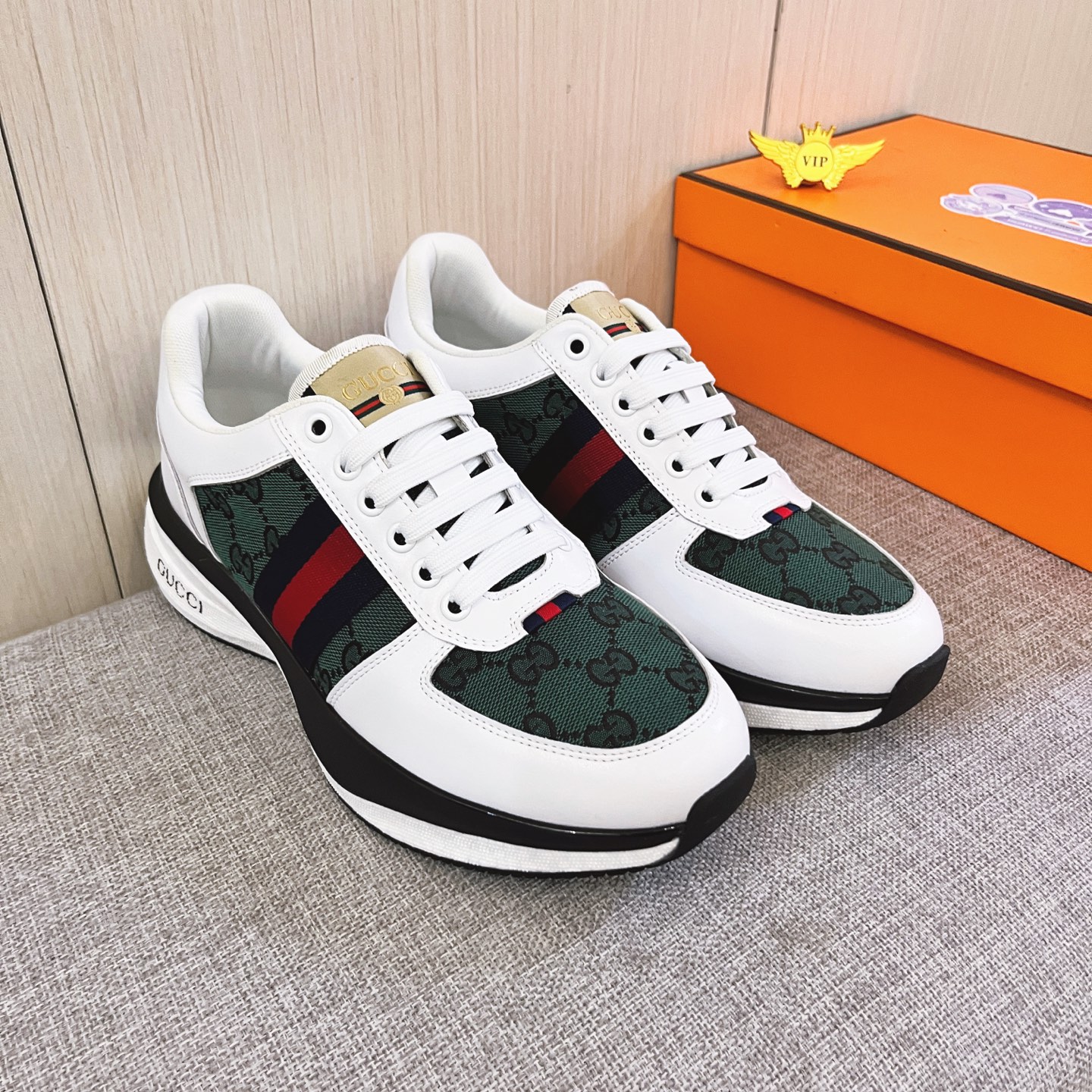NO:931047,[Gucci] The latest masterpiece of the high-end men's shoe brand official website 11 is made of Italian imported first-layer cowhide with a comfortable and breathable lining and original non-slip and wear-resistant outsole, making walking more convenient and comfortable!  Exclusive new model, stunning work, Midea 11 replica [color] compared with official quality!  Create a fashionable personality to set off your uniqueness!  A must-have for trendy men! Classic sizes: 38-44 Colors Multiple colors available,,cowhide19860909【古奇】 男鞋高端品牌 官网11最新力作鞋面采用意大利进口头层牛皮搭配舒适透气内里原版防滑耐磨大底制作,让行走更加便捷舒适！独家新款,惊世之作,与官方的质量相比美的11复刻[色]！打造时尚个性衬托你的与众不同！潮男必备!经典尺码:38-44 颜色 多 色可选,,cowhide,Men's shoes