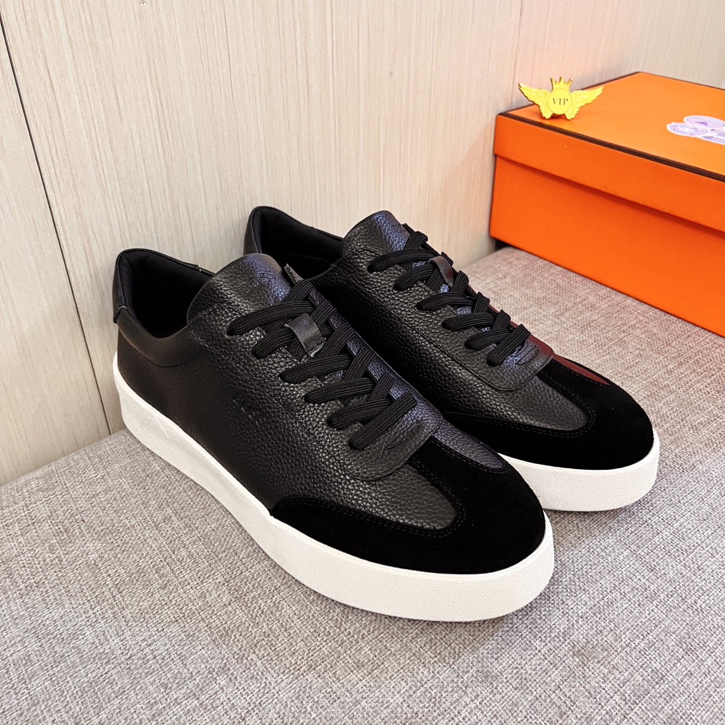 NO:931037,[BOSS] The latest masterpiece of the high-end men's shoe brand official website 11 is made of Italian imported first-layer cowhide with a comfortable and breathable lining and original non-slip and wear-resistant outsole, making walking more convenient and comfortable!  Exclusive new model, stunning work, Midea 11 replica [color] compared with official quality!  Create a fashionable personality to set off your uniqueness!  A must-have for trendy men! Classic sizes: 38-44 Colors Multiple colors available,,cowhide19860909【BOSS】 男鞋高端品牌 官网11最新力作鞋面采用意大利进口头层牛皮搭配舒适透气内里原版防滑耐磨大底制作,让行走更加便捷舒适！独家新款,惊世之作,与官方的质量相比美的11复刻[色]！打造时尚个性衬托你的与众不同！潮男必备!经典尺码:38-44 颜色 多 色可选,,cowhide,Men's shoes